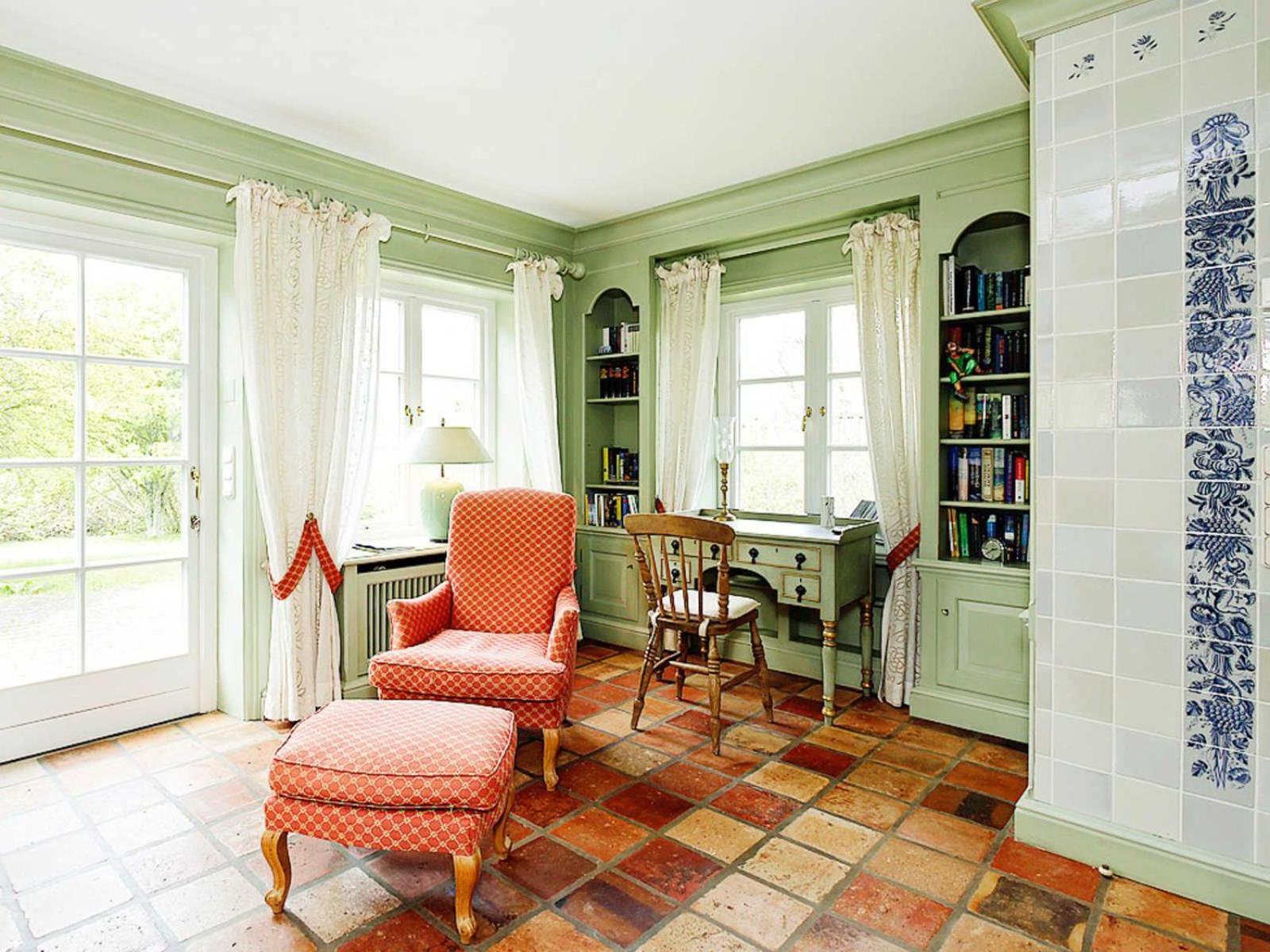 Three-Bedroom House photo 2