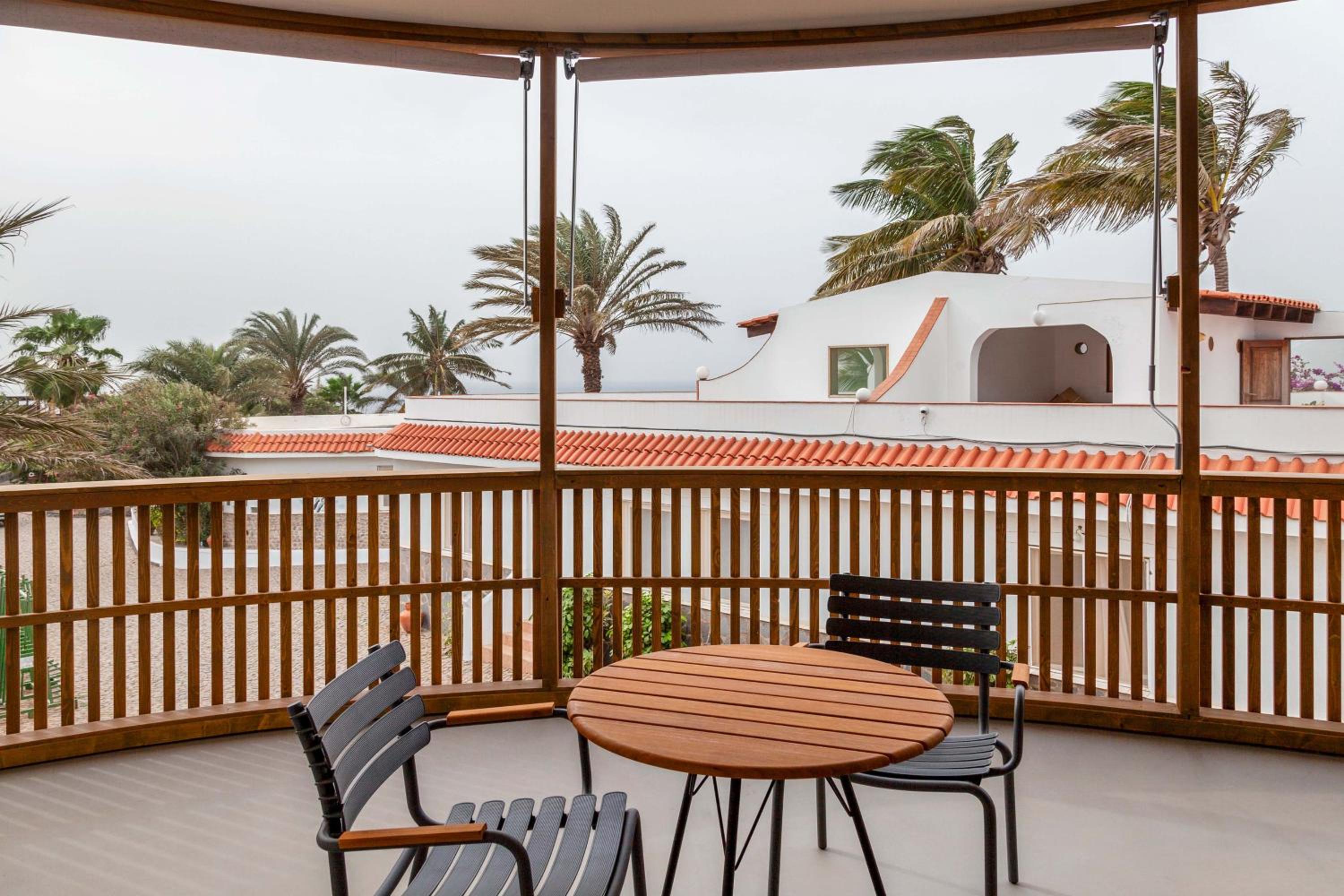 Deluxe Double Room with Balcony photo 3