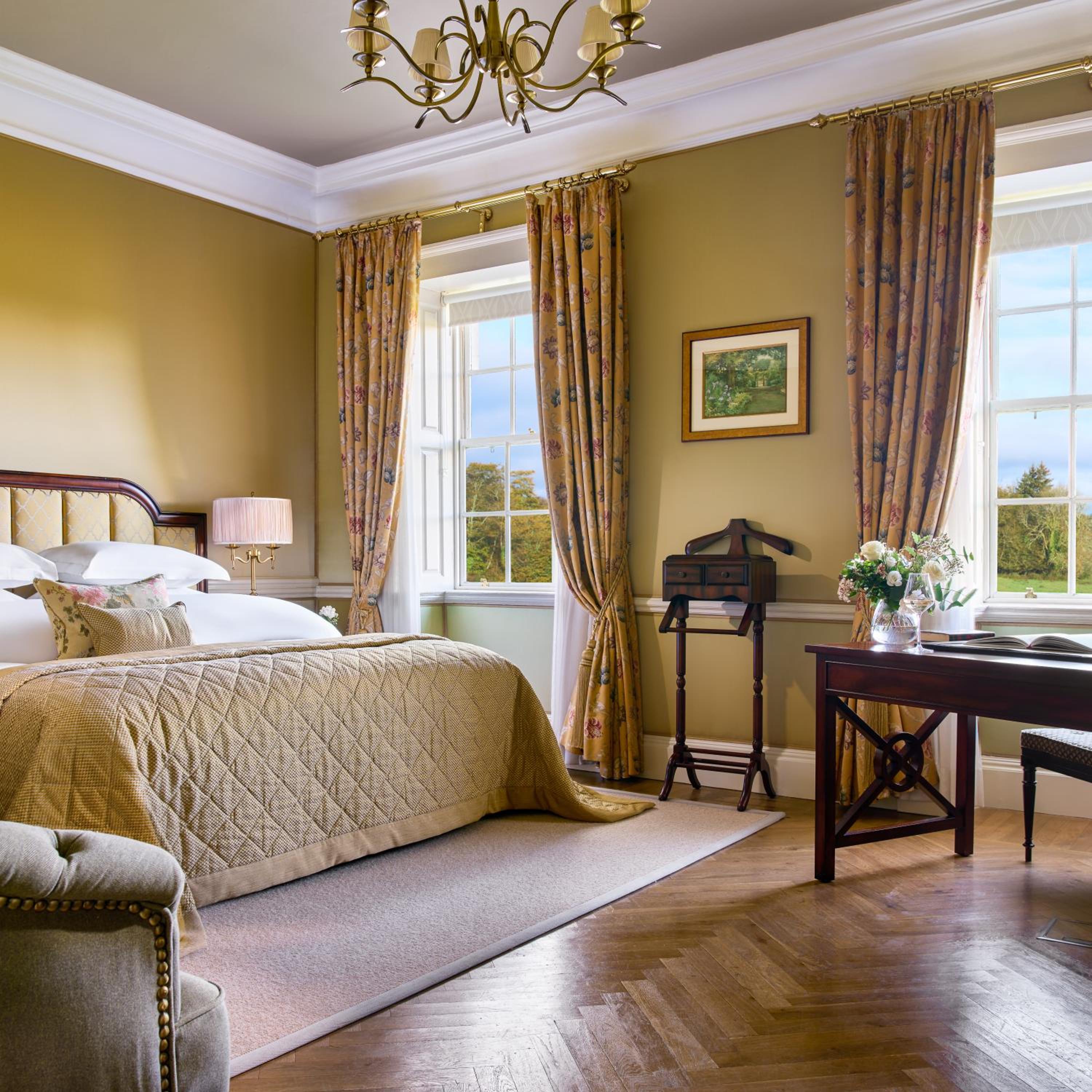 Manor State Room photo 1