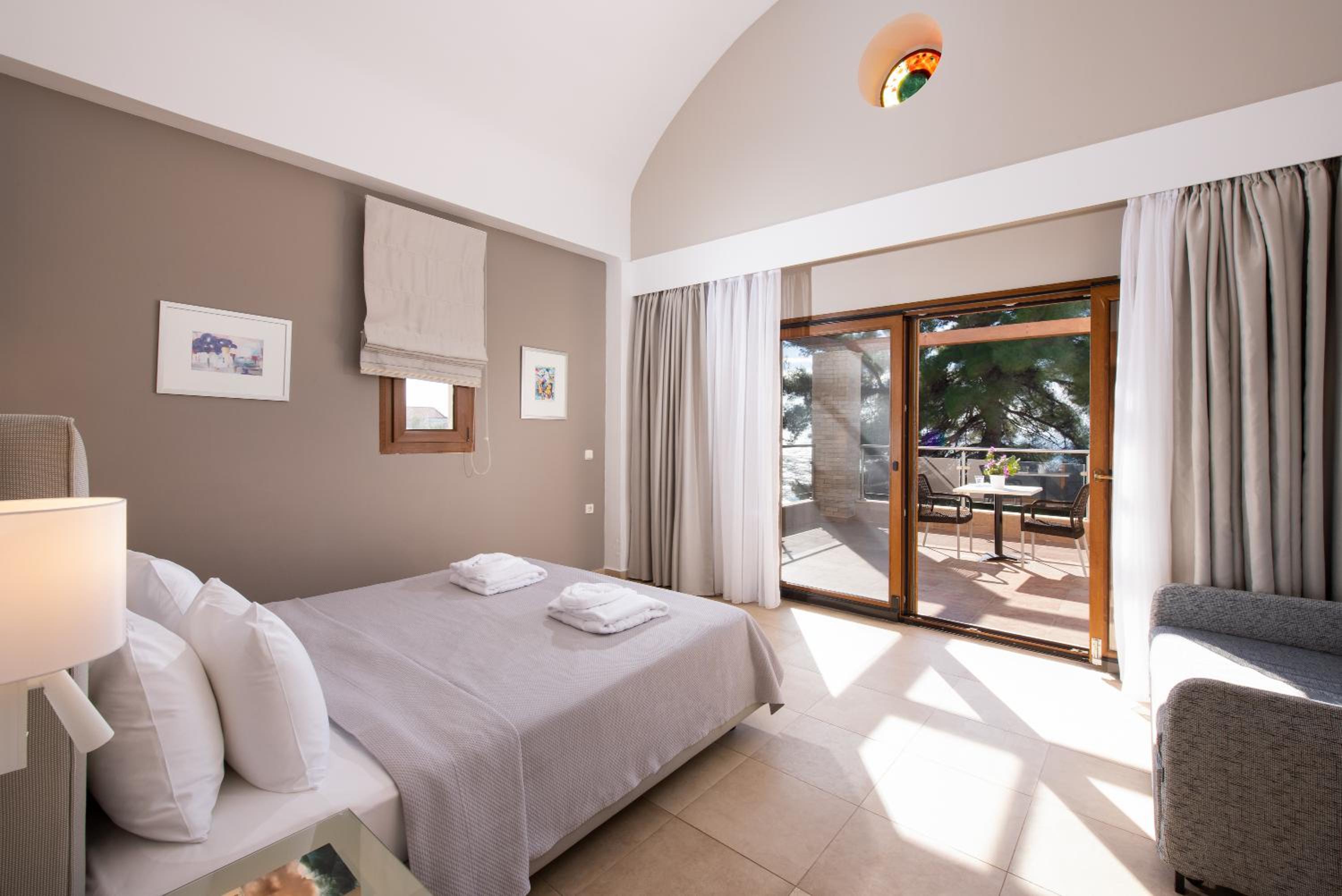 Superior Double Room with Side Sea View - Photo 2