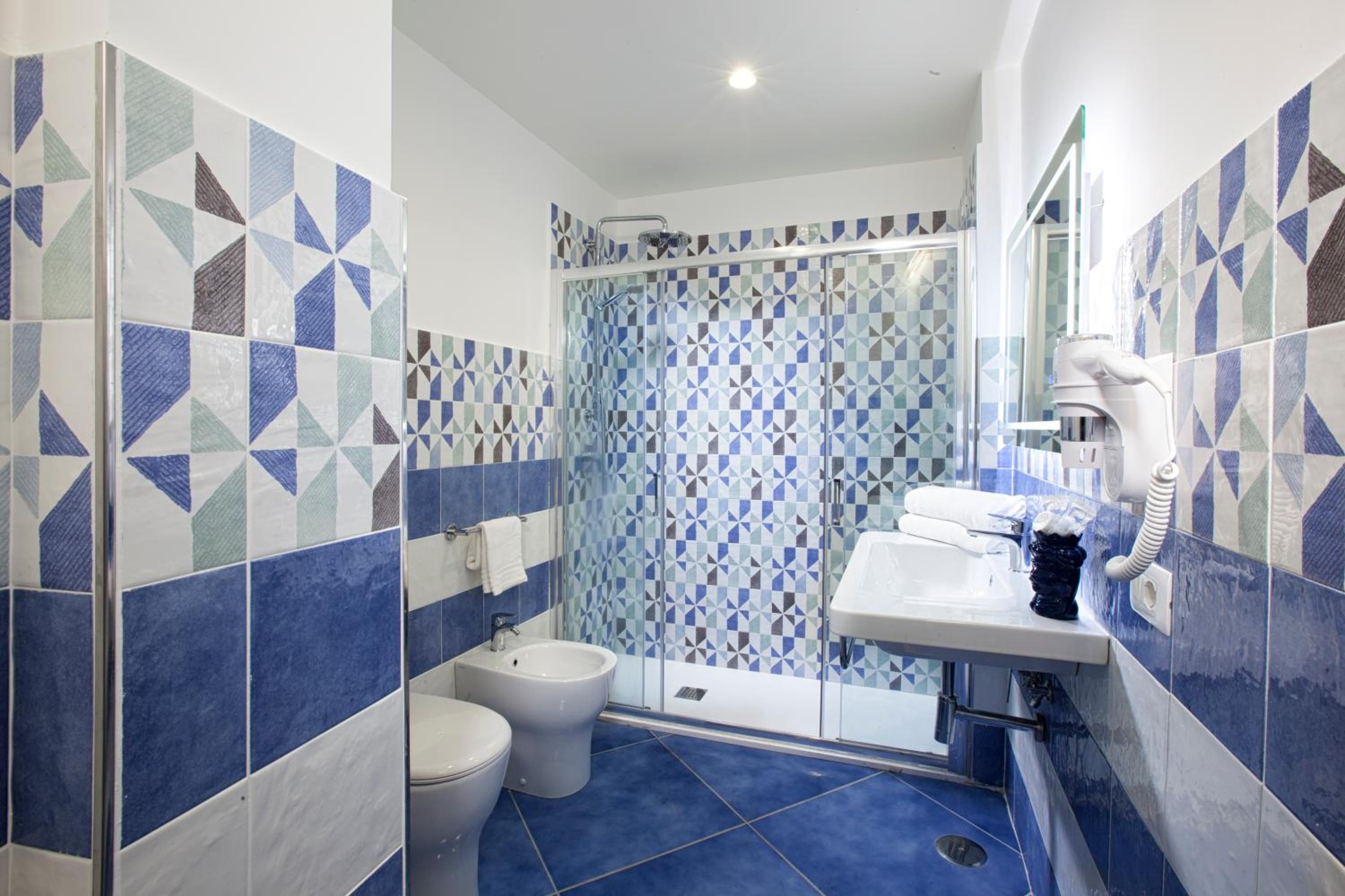 Deluxe Double Room - Photo 10