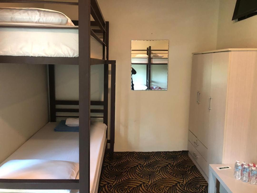 8-Bed Male Dormitory Room photo 3