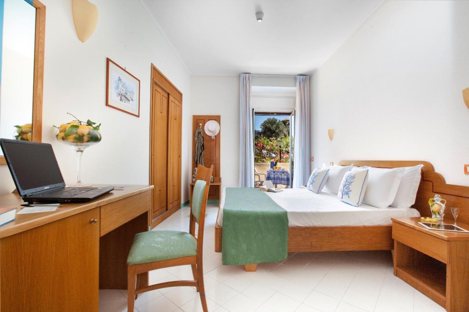 Deluxe Double Room - Photo 3