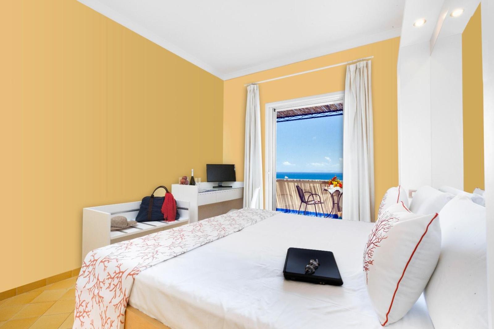 Deluxe Double Room - Photo 8