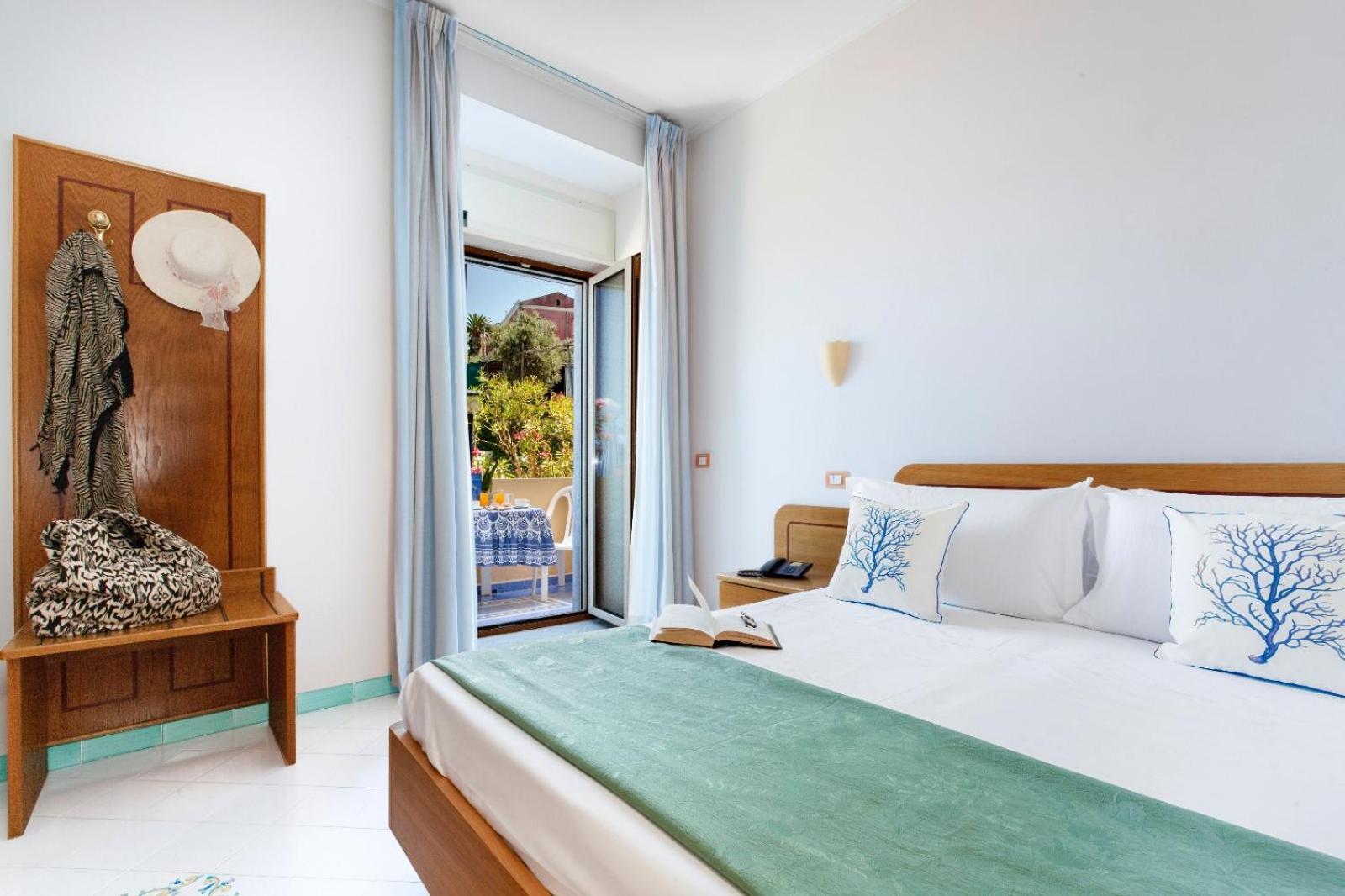 Deluxe Double Room - Photo 7