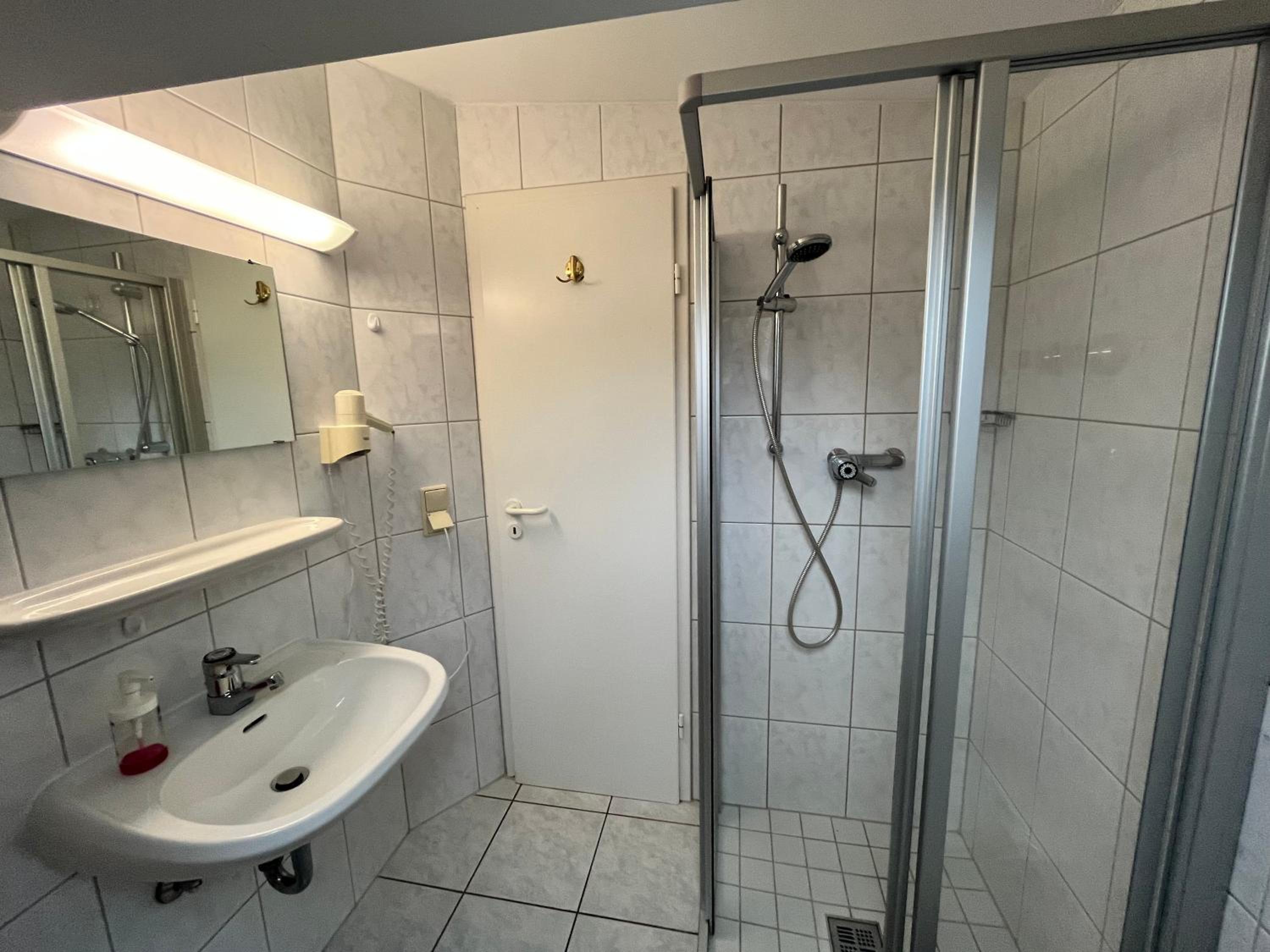 Budget Double Room photo 3