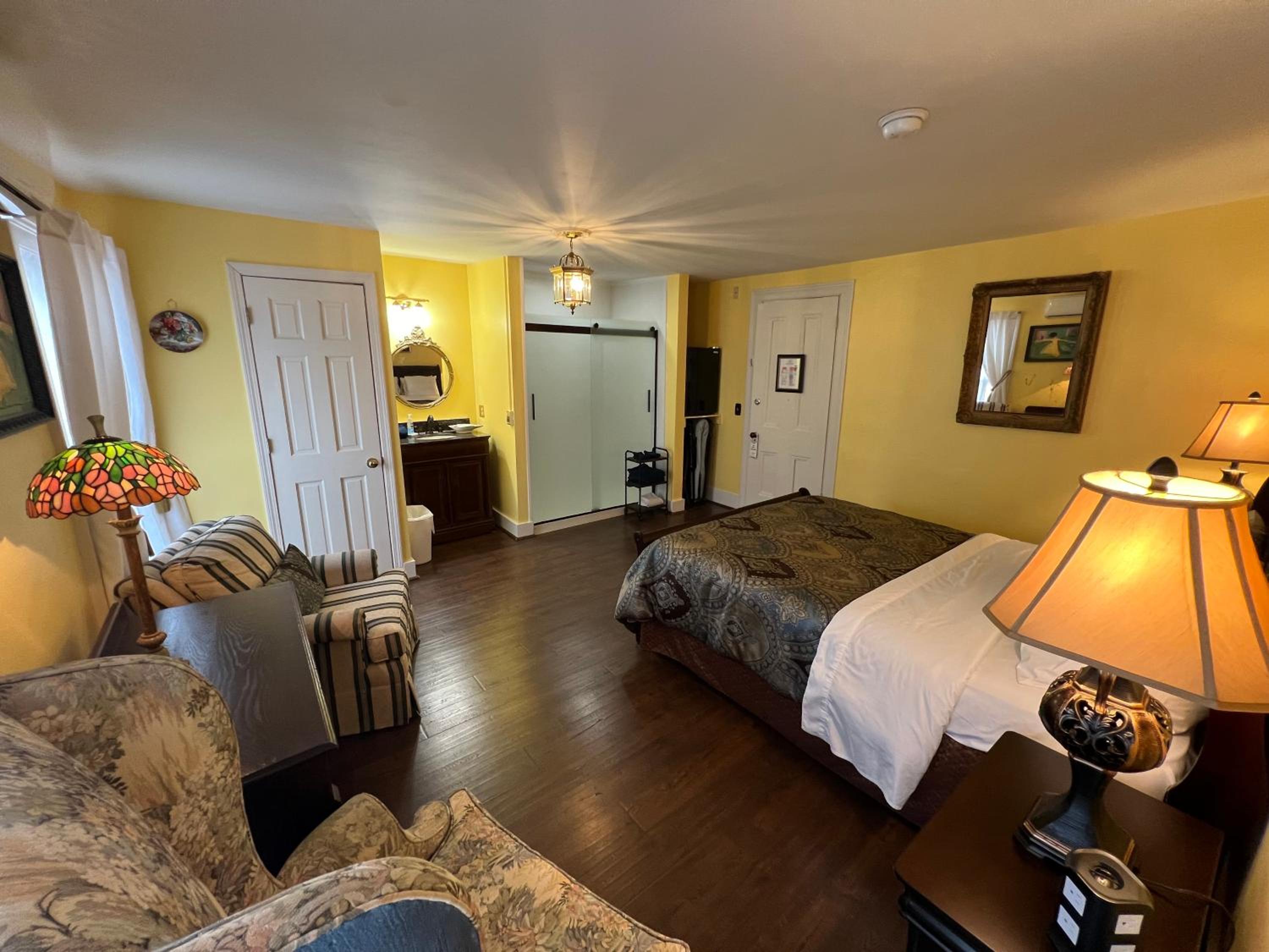 Queen Room photo 3