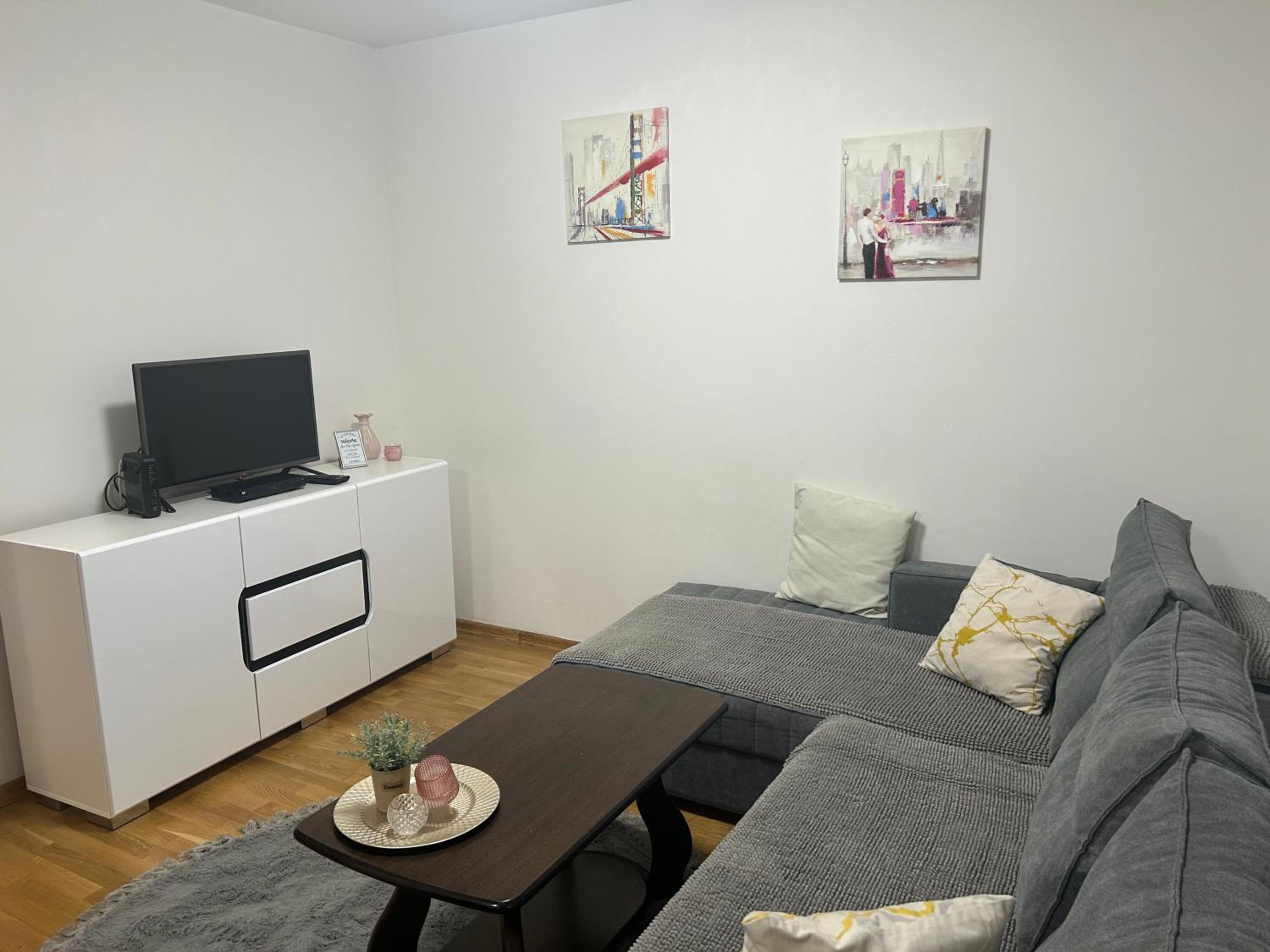 One-Bedroom Apartment photo 2