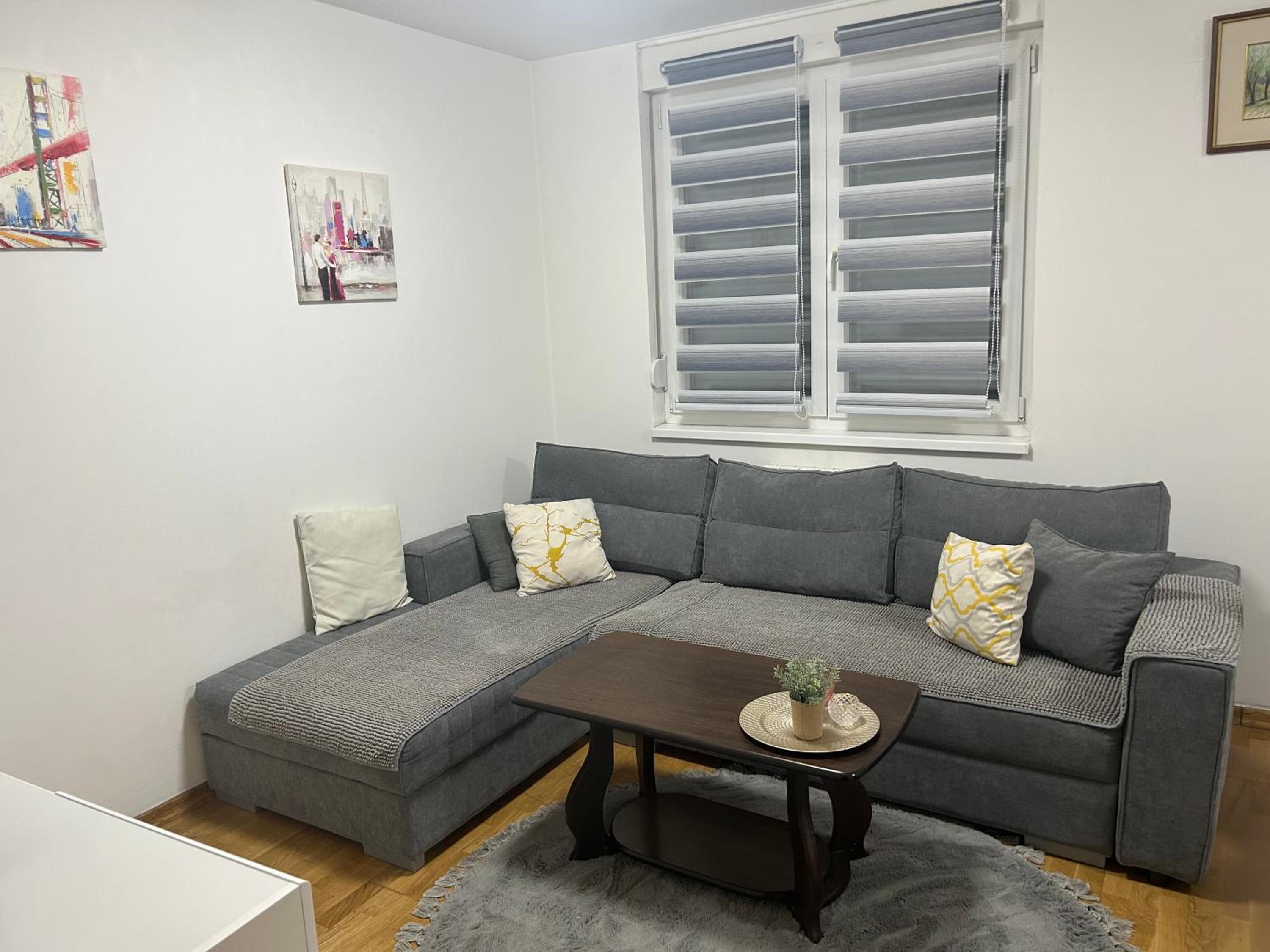 One-Bedroom Apartment photo 1