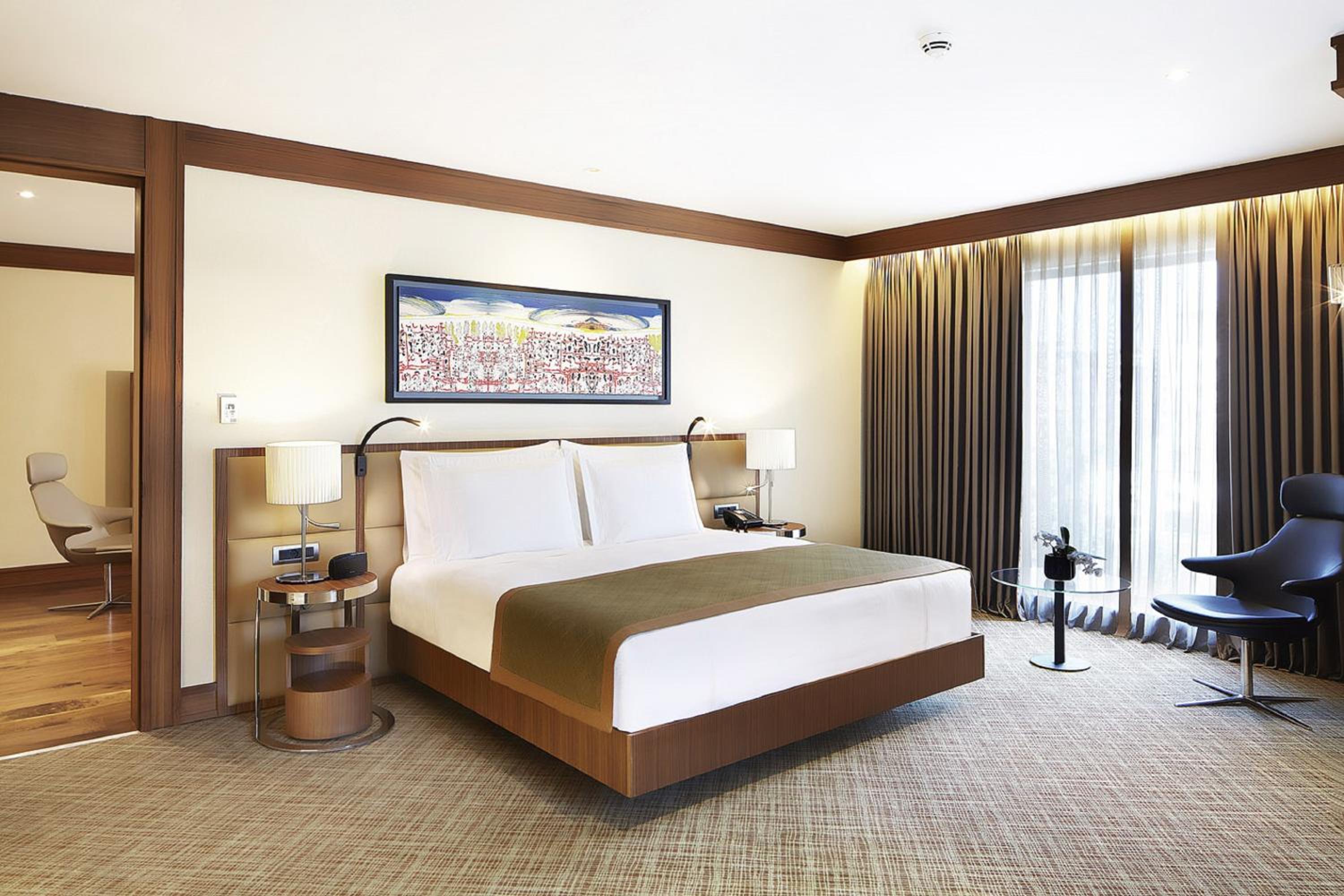 Business Suite photo 2
