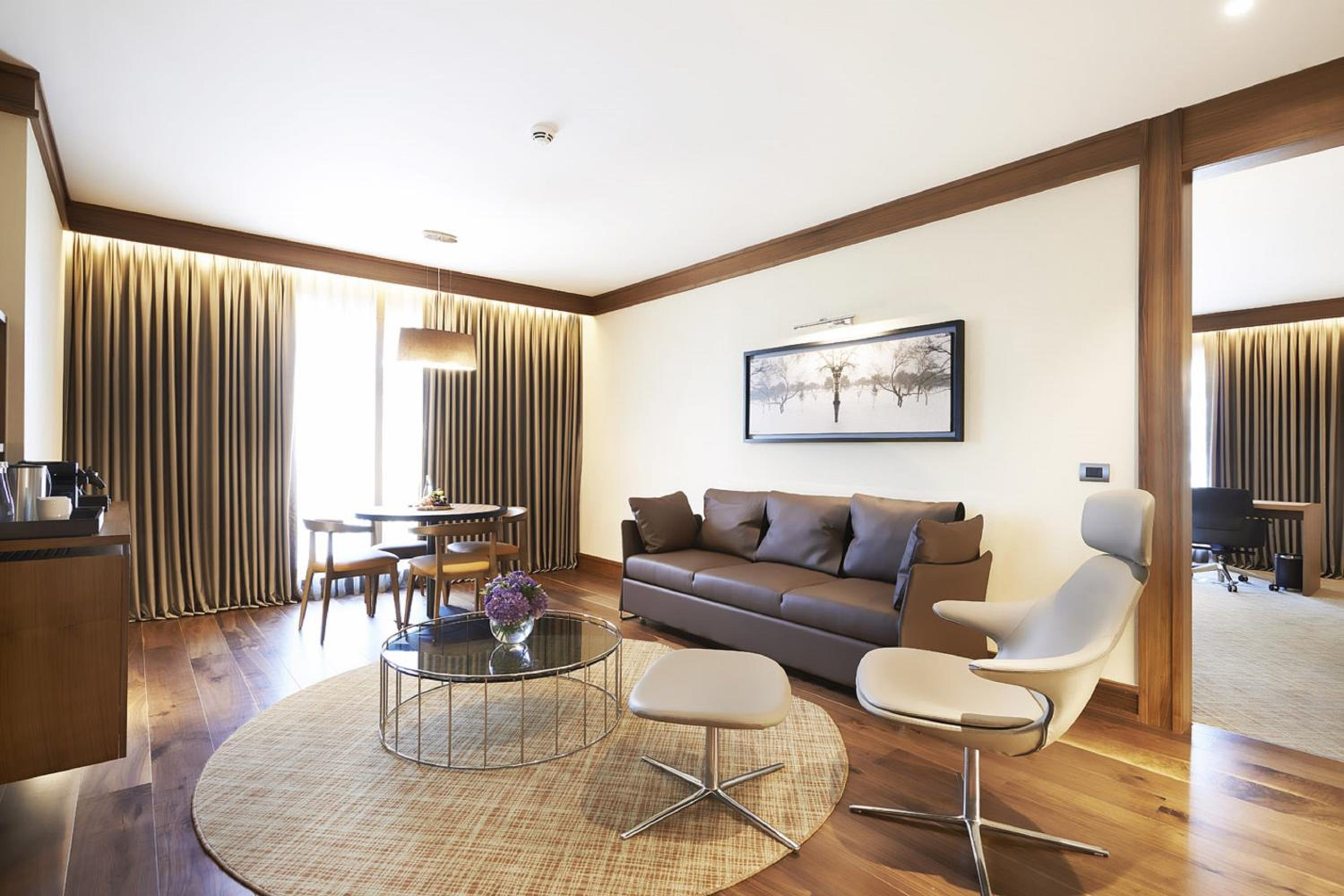 Business Suite photo 1