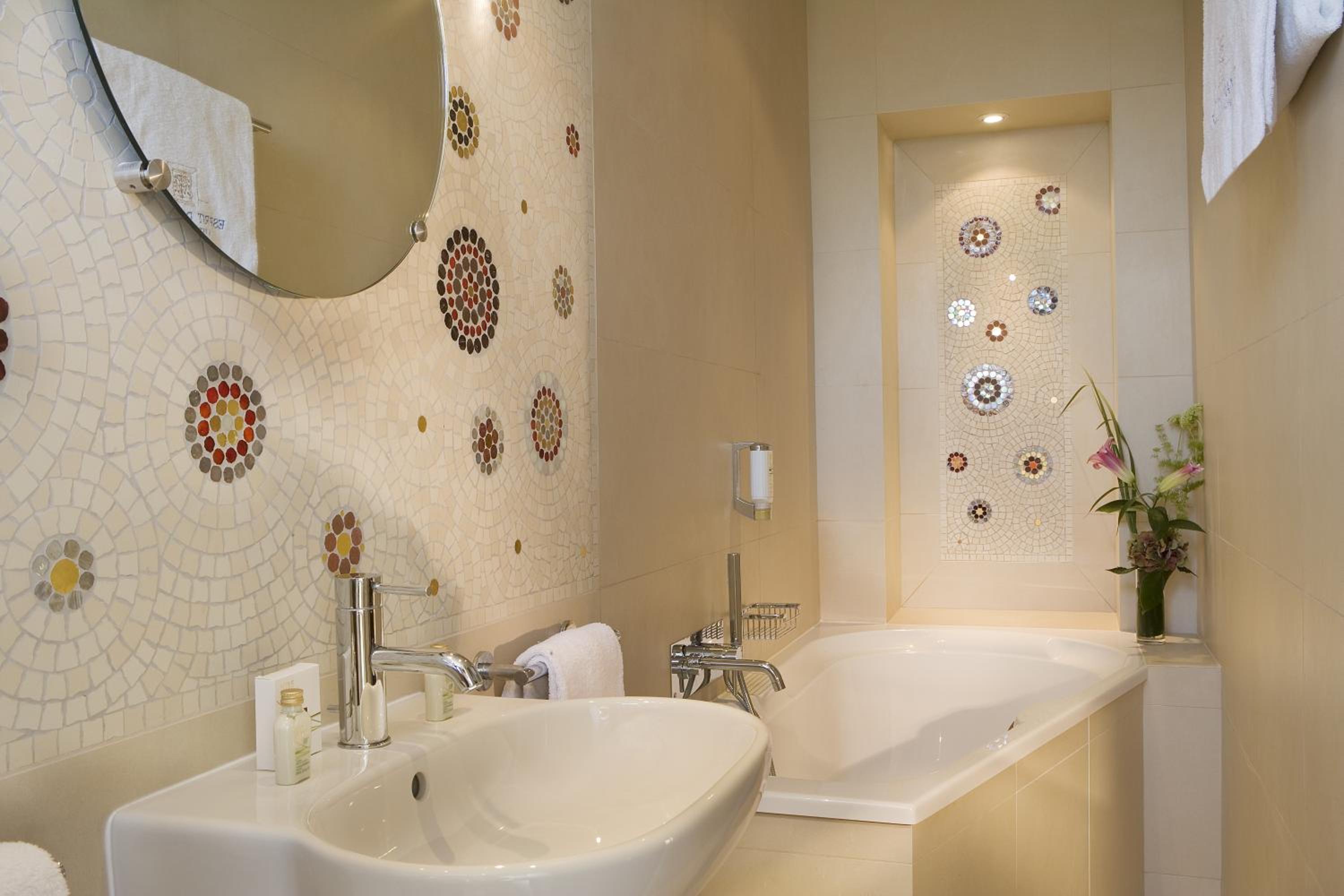 Suite (2 Adults) - Photo 14