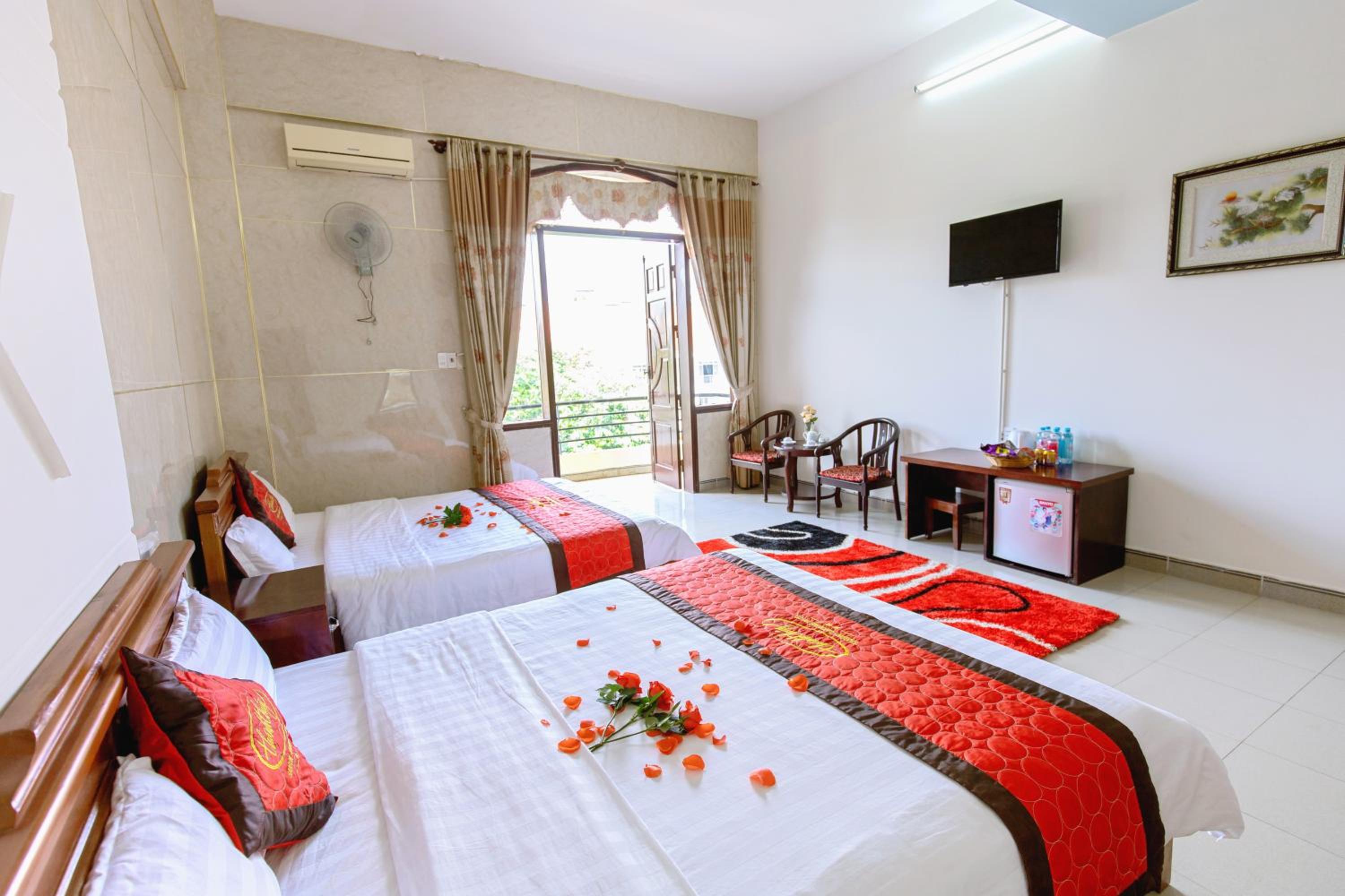 Quadruple Room with Mountain View photo 1