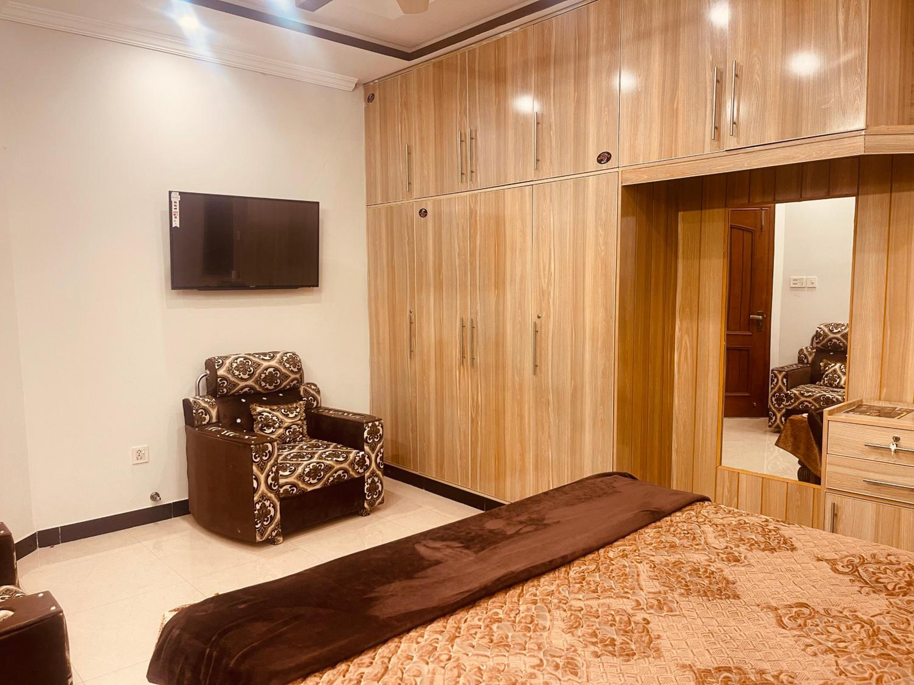 Large Double Room photo 2