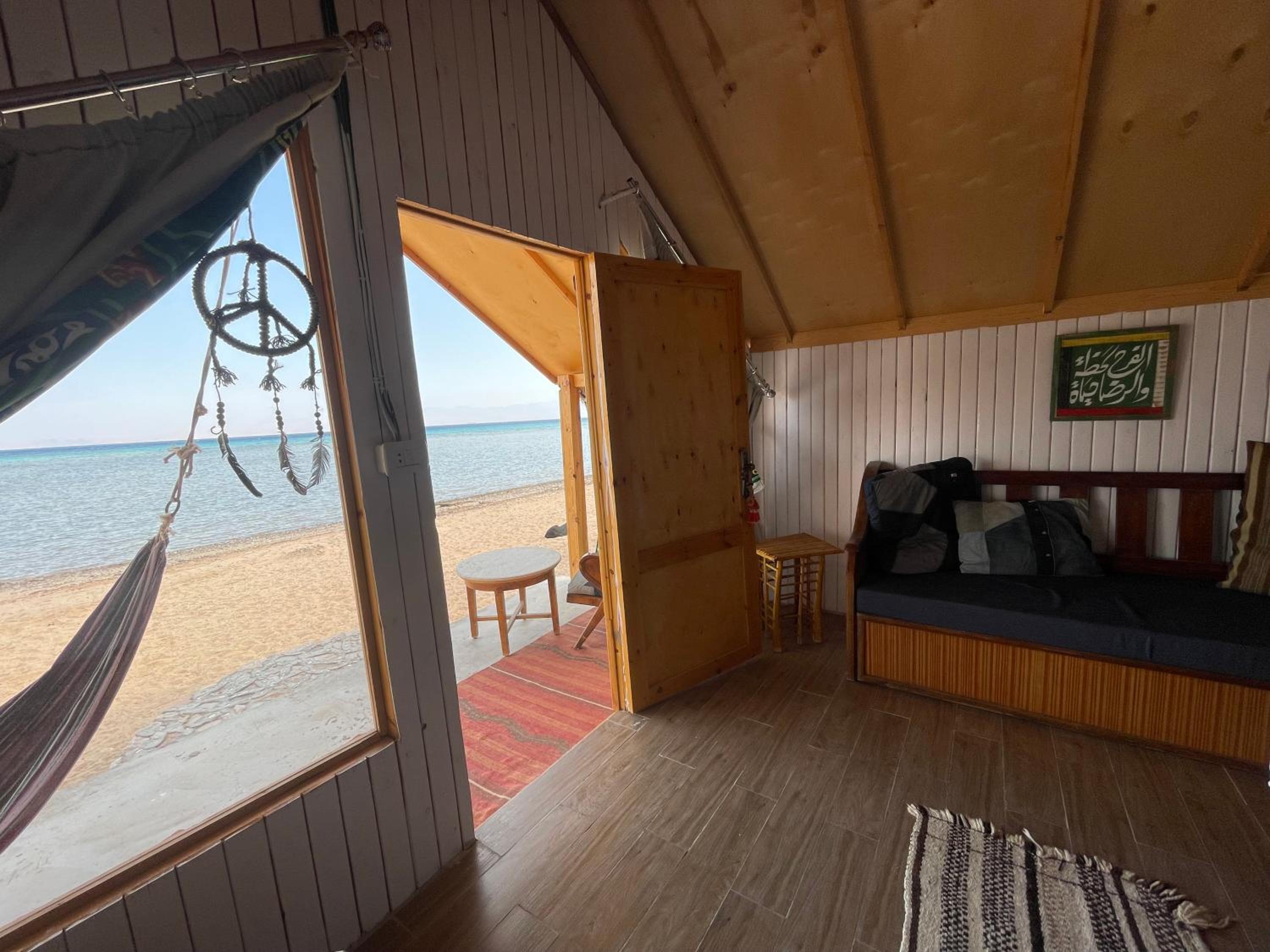 Deluxe Suite with Sea View - Photo 18