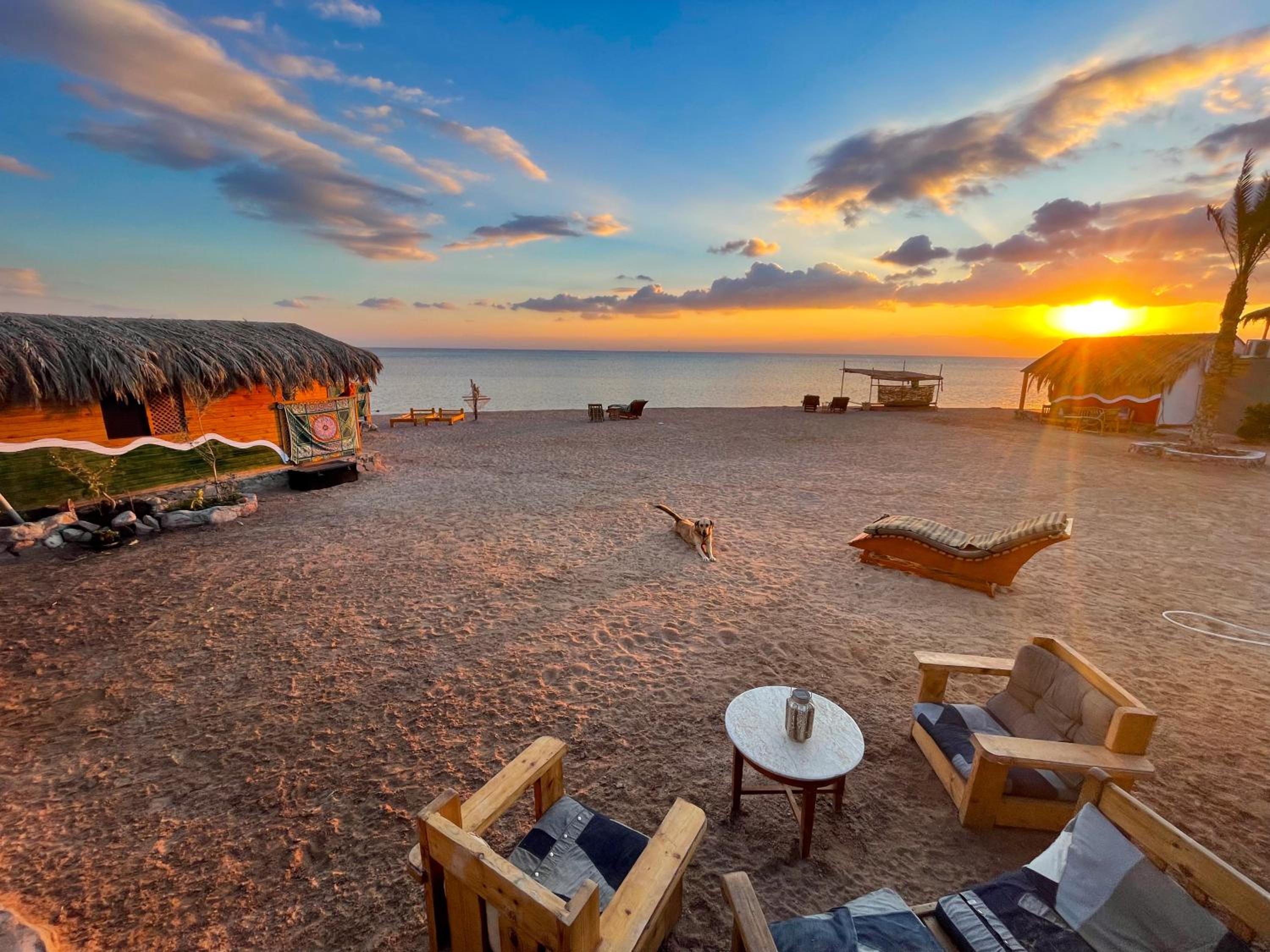 Deluxe Bungalow with Sea View - Photo 15
