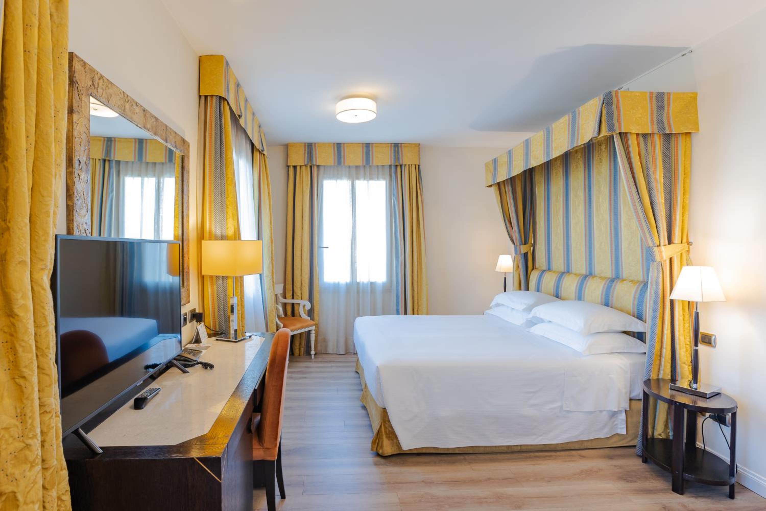 Junior Suite with City View