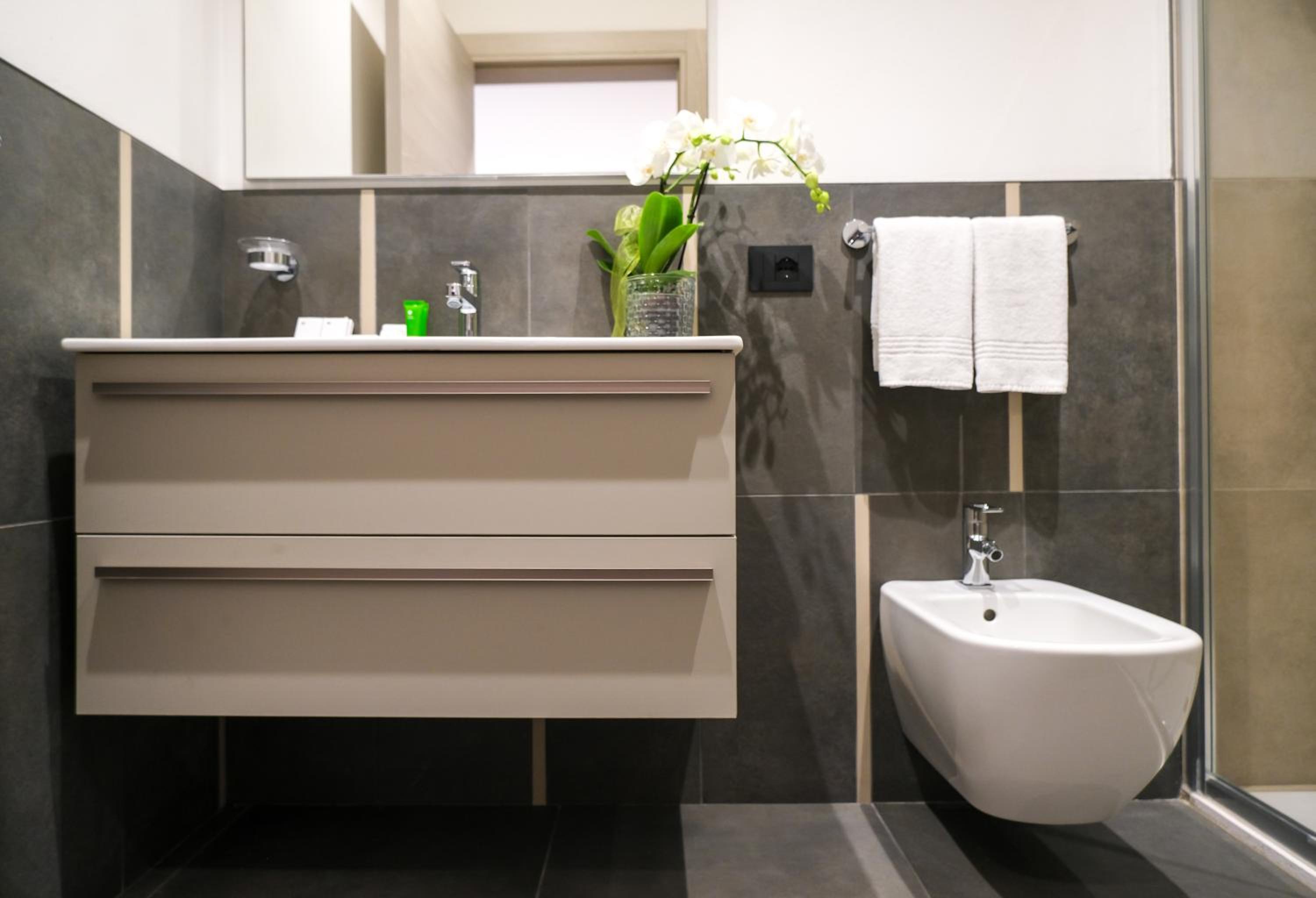 Standard Double or Twin Room - Photo 6