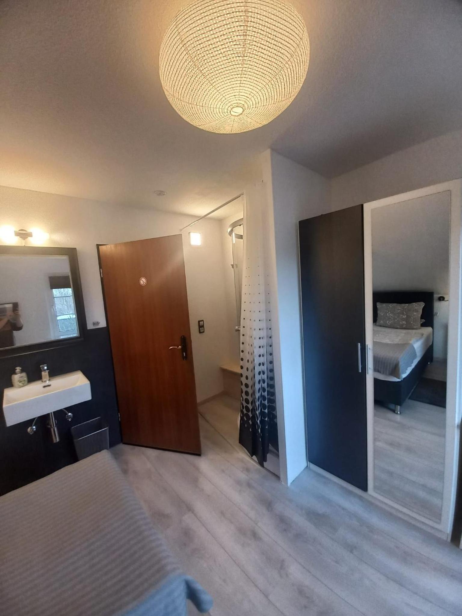 Twin Room with Private Bathroom photo 2