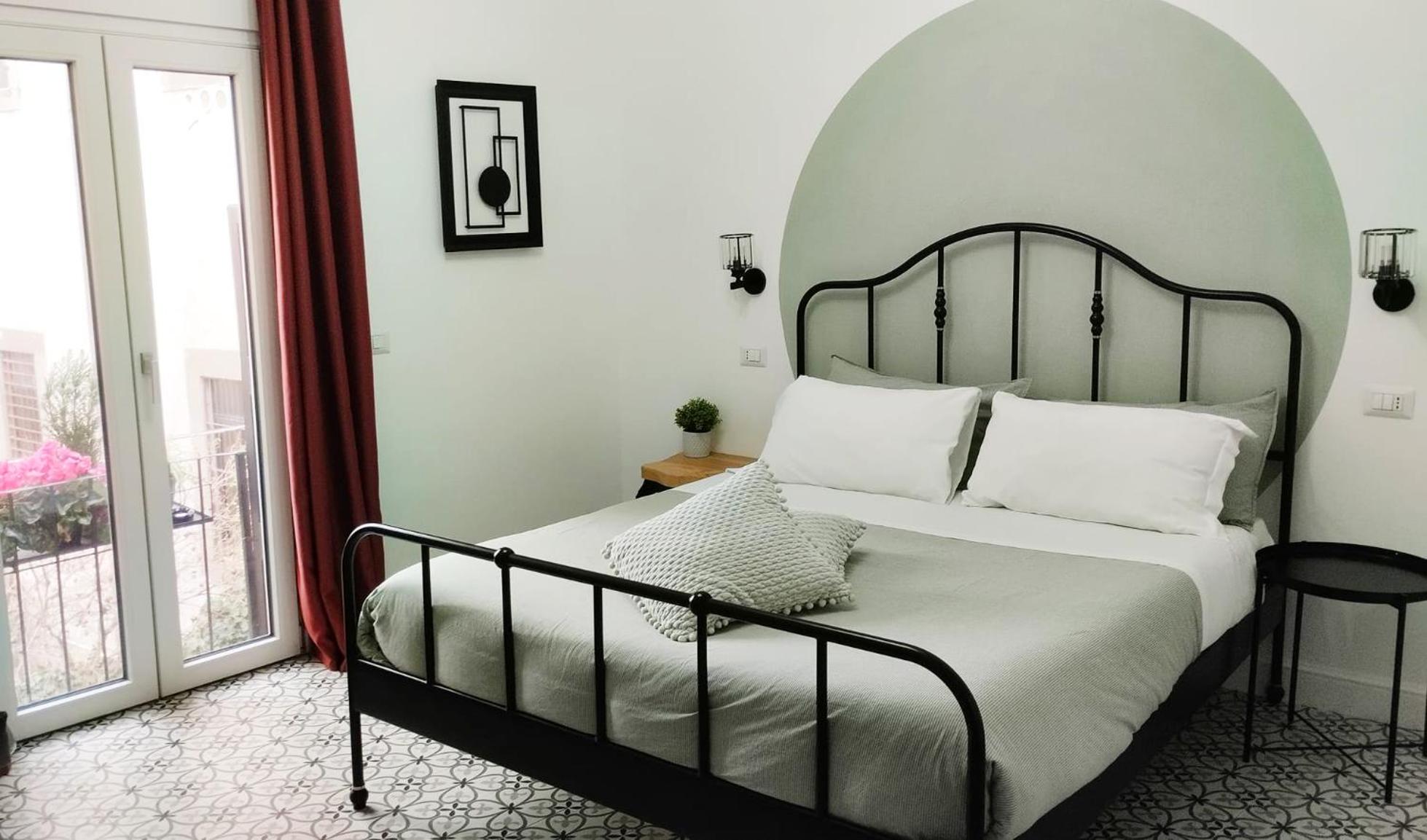 Double Room with Balcony - Photo 16