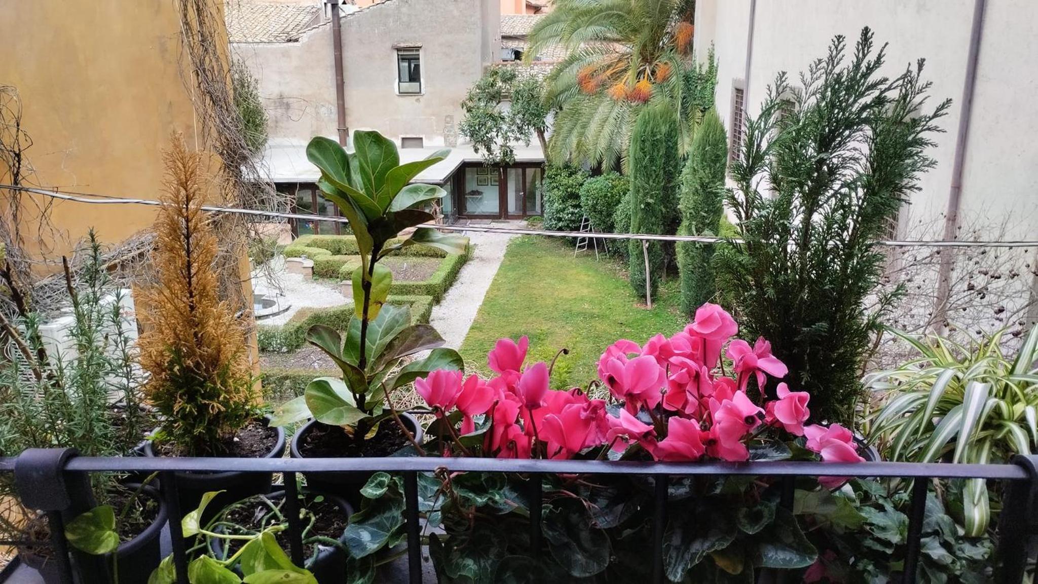 Double Room with Balcony - Photo 14
