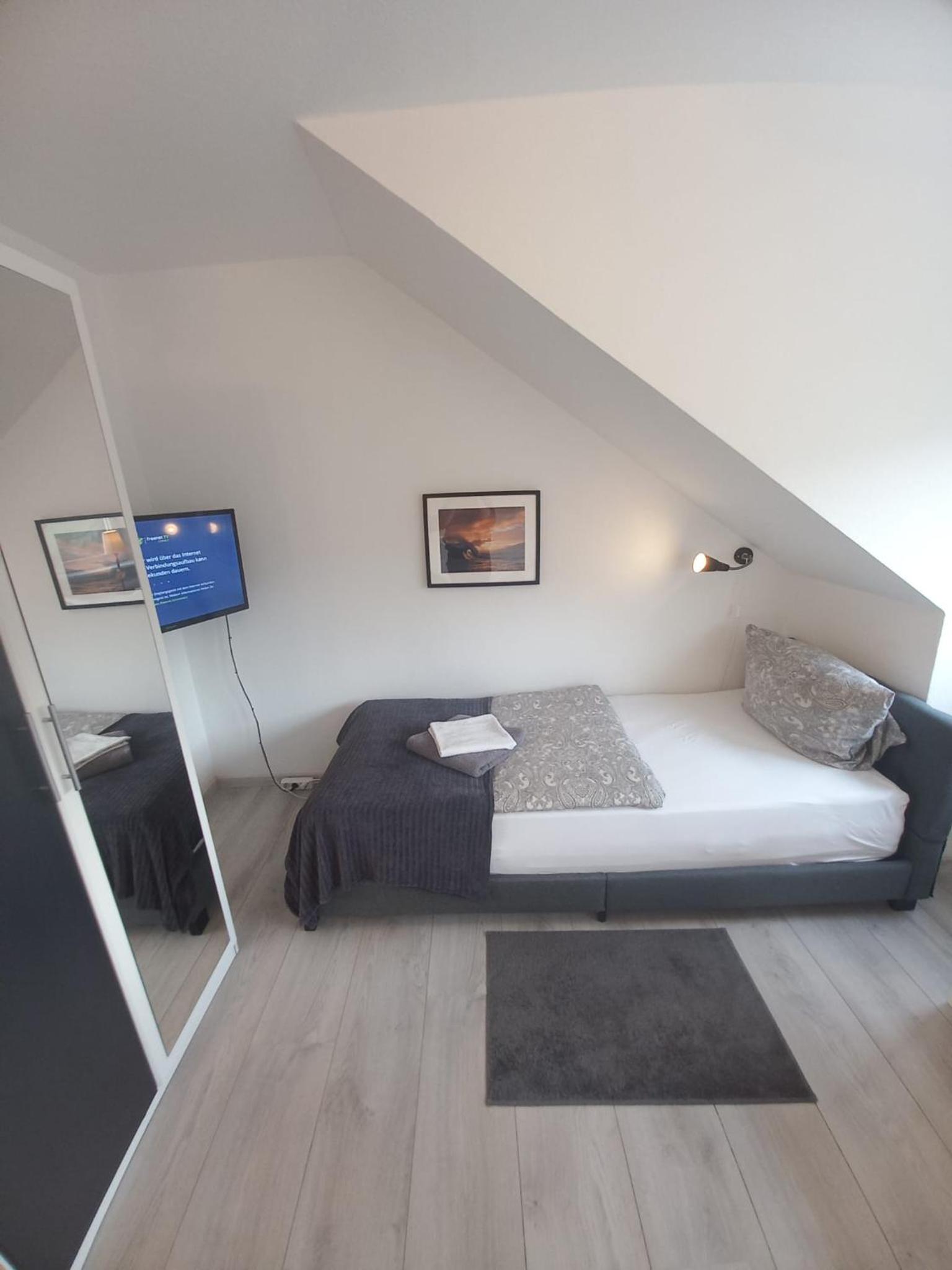 Twin Room with Shared Bathroom photo 3