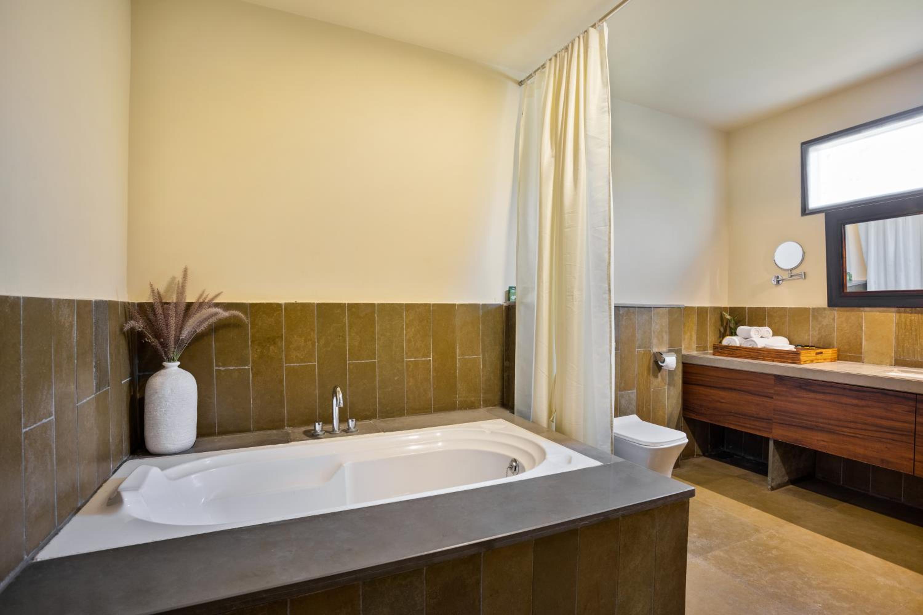 Suite with Balcony - Photo 19