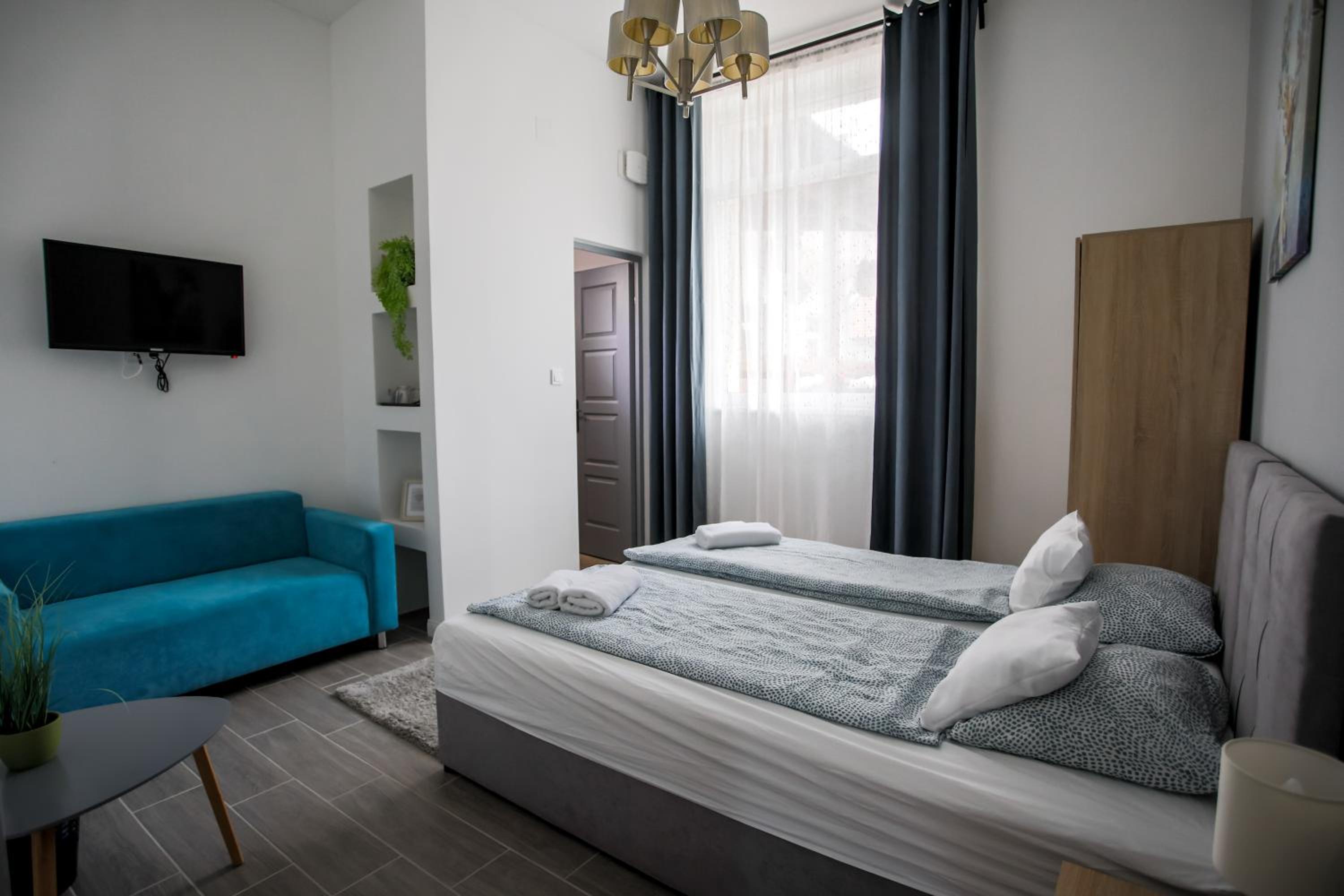 Double Room - Photo 2