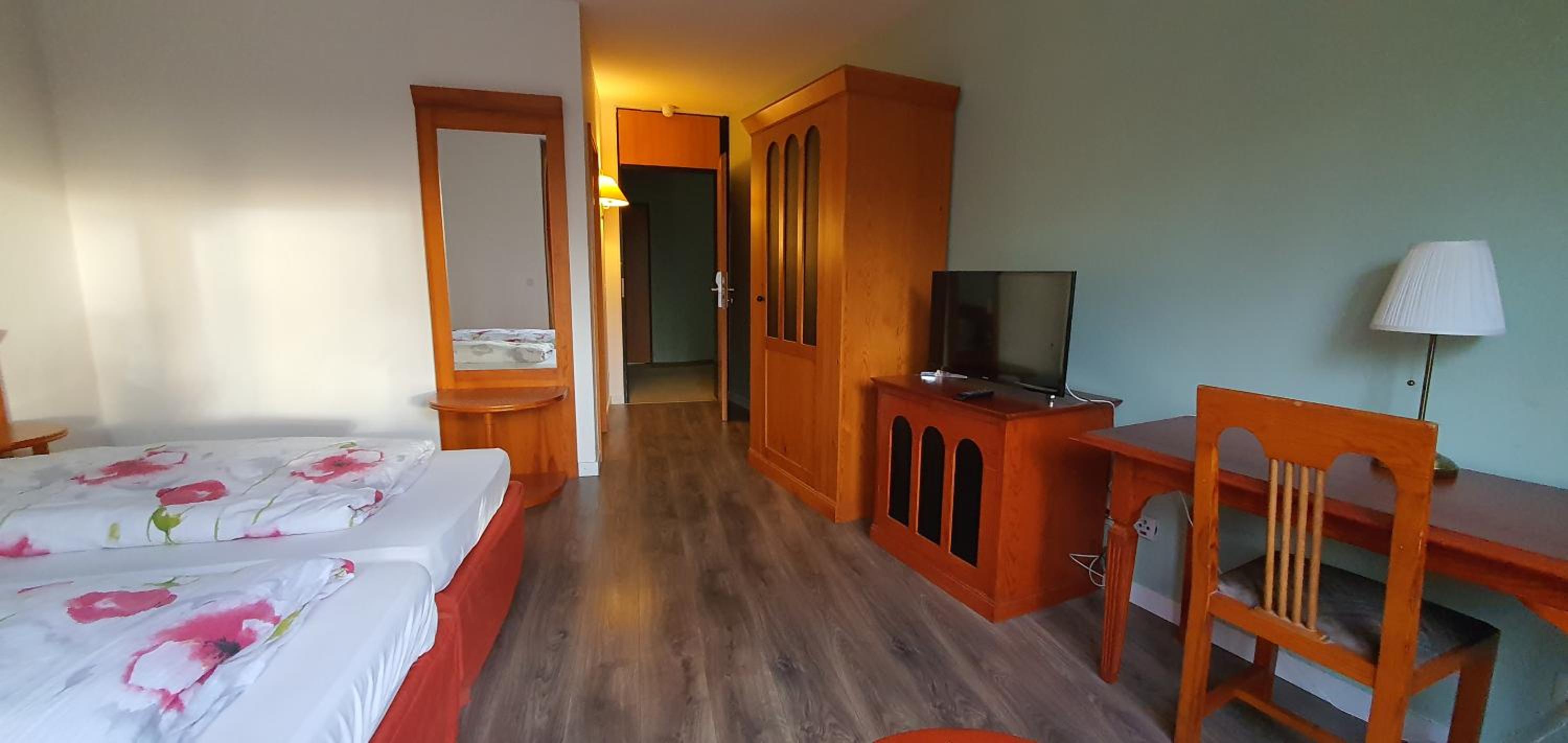 Double or Twin Room with Private Bathroom photo 3
