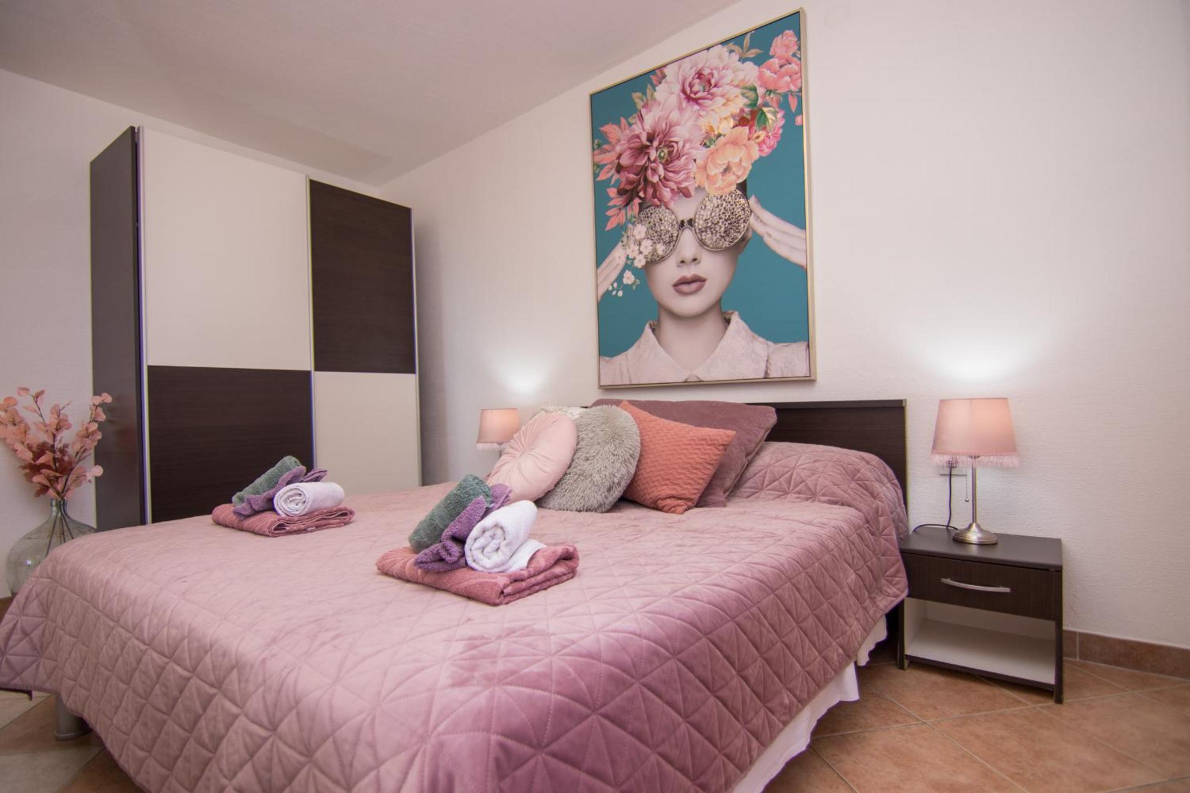 One-Bedroom Apartment photo 2