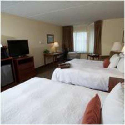Queen Room With Two Queen Beds - Non-Smoking photo 2