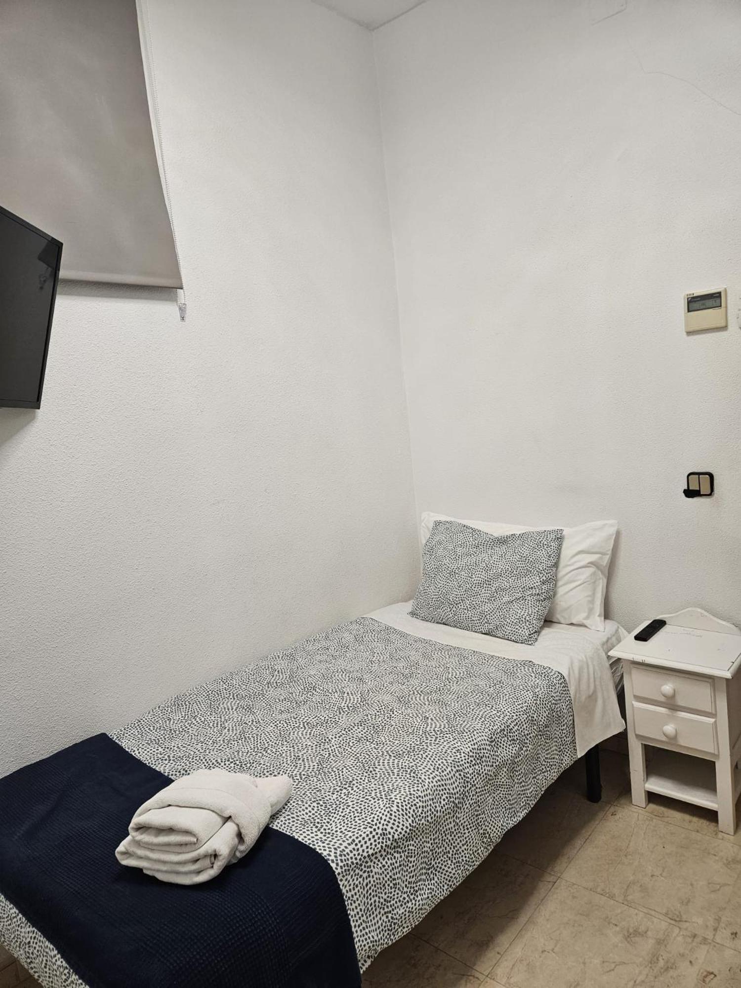 Standard Single Room with Shared Bathroom photo 2