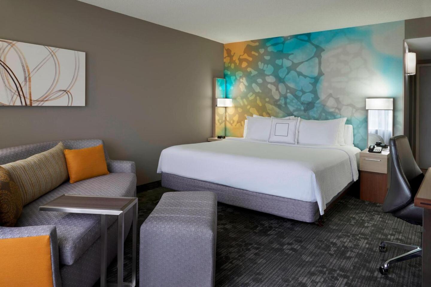 King Room with Sofa Bed - Photo 1