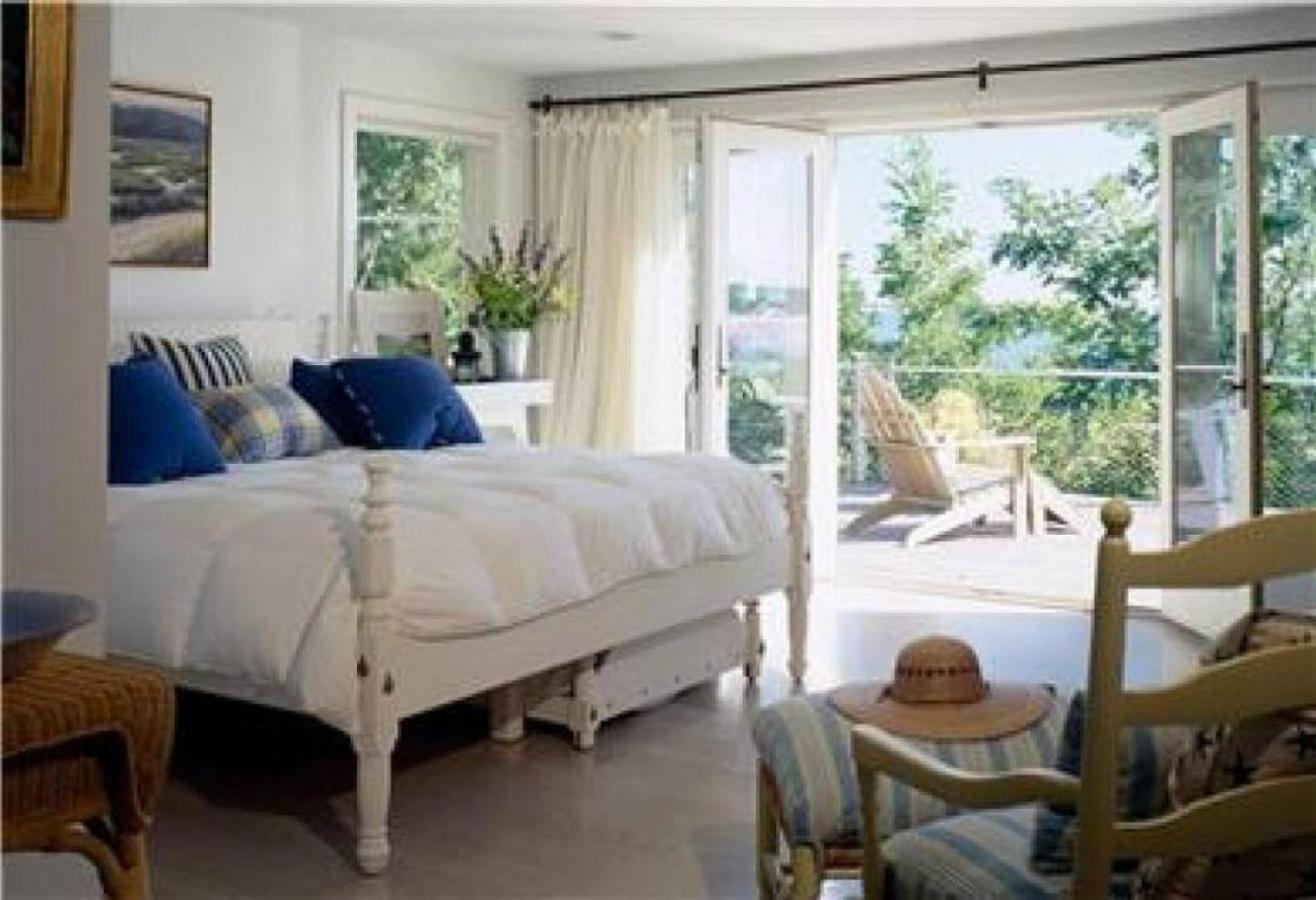 Five-Bedroom House photo 1