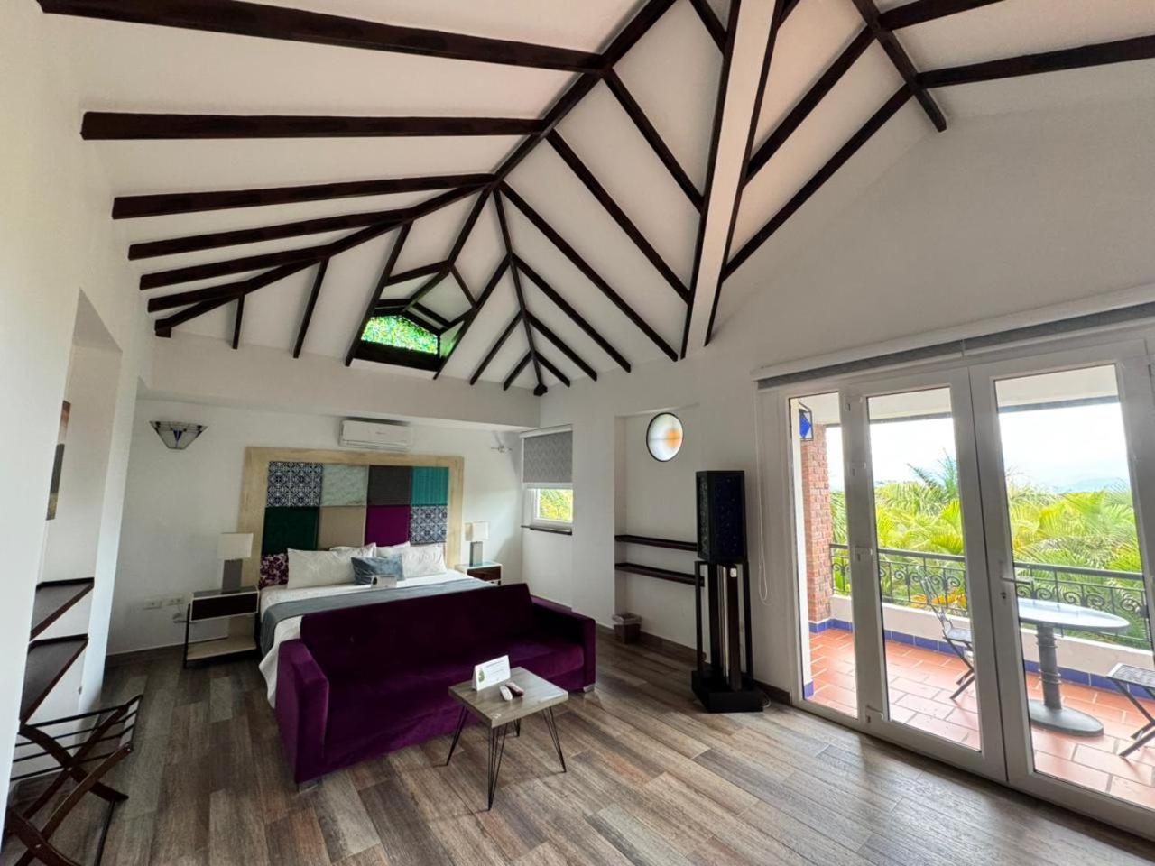 Standard King Room photo 2