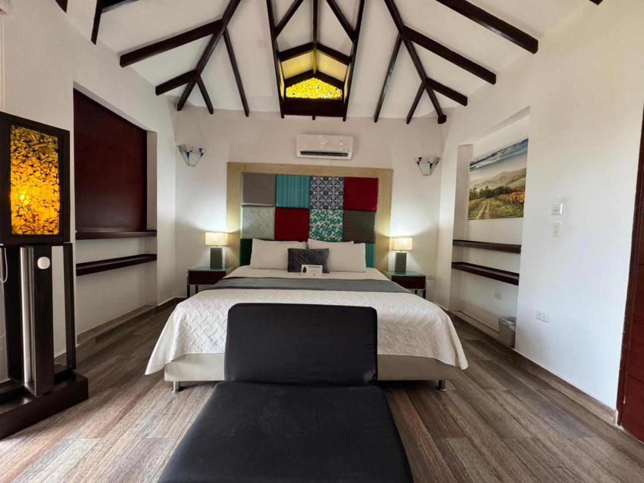 Standard King Room photo 1