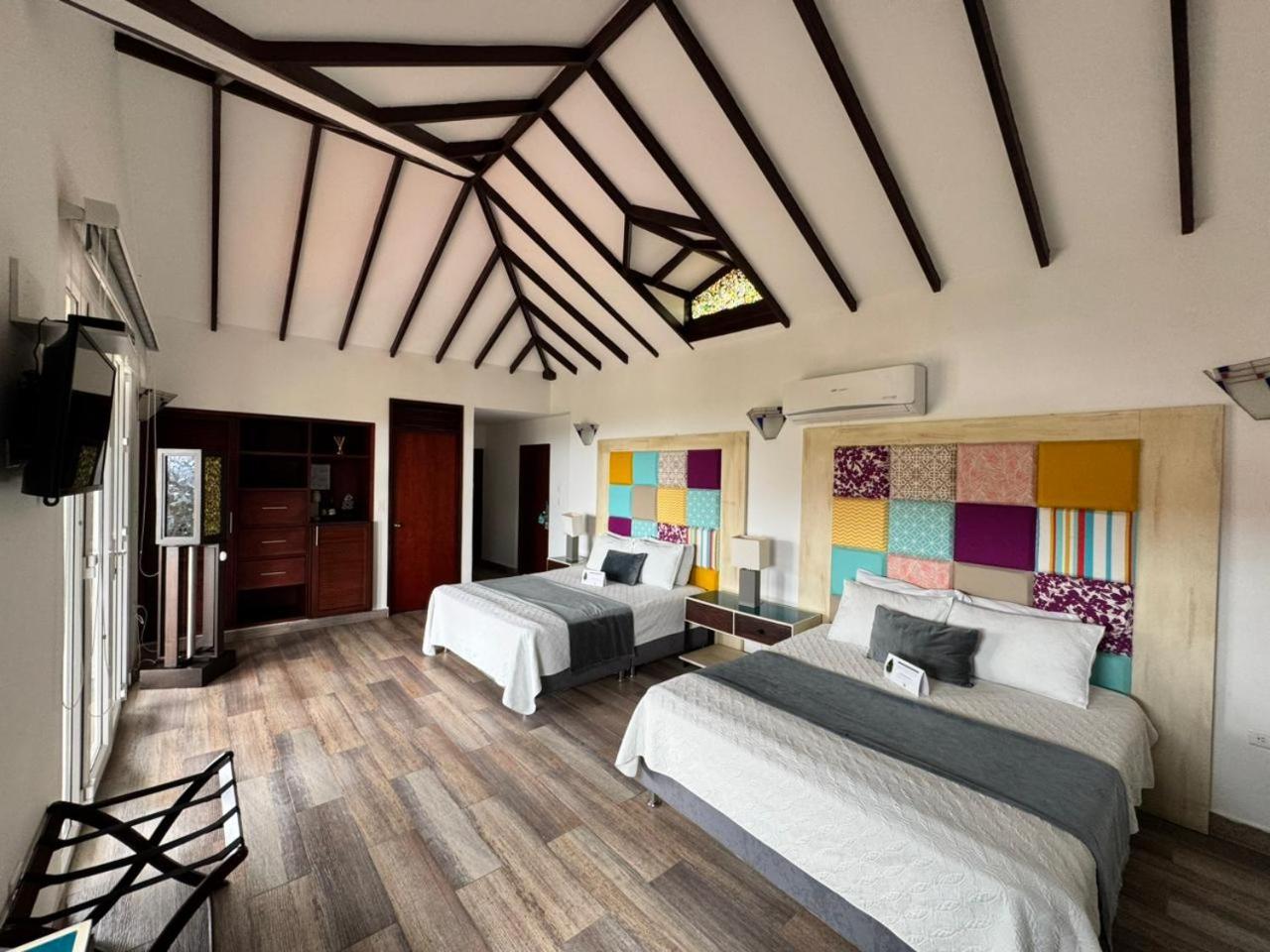 Queen Room with Two Queen Beds photo 1