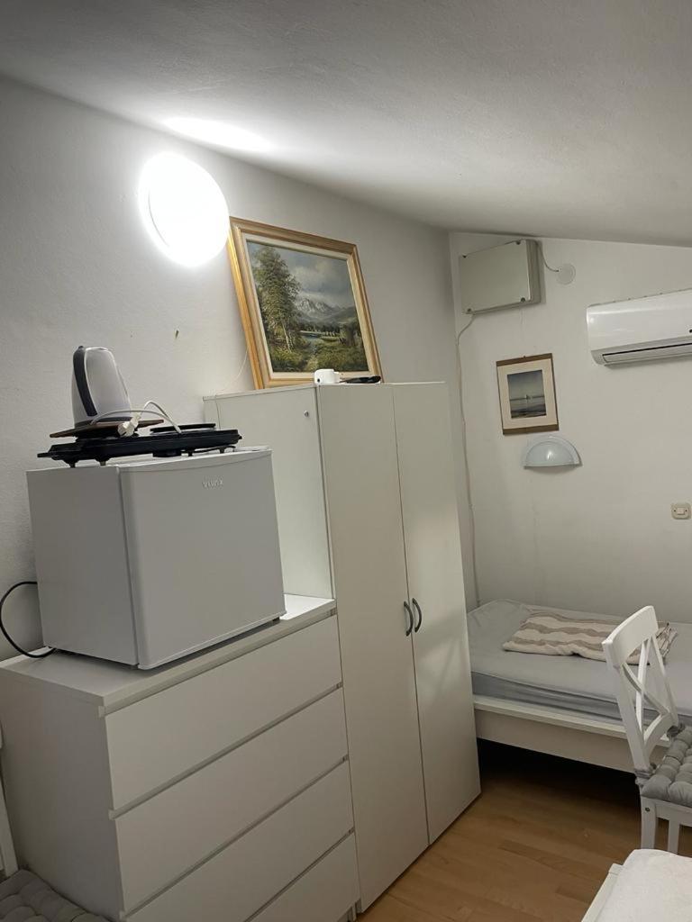 Standard Twin Room with Shared Bathroom
