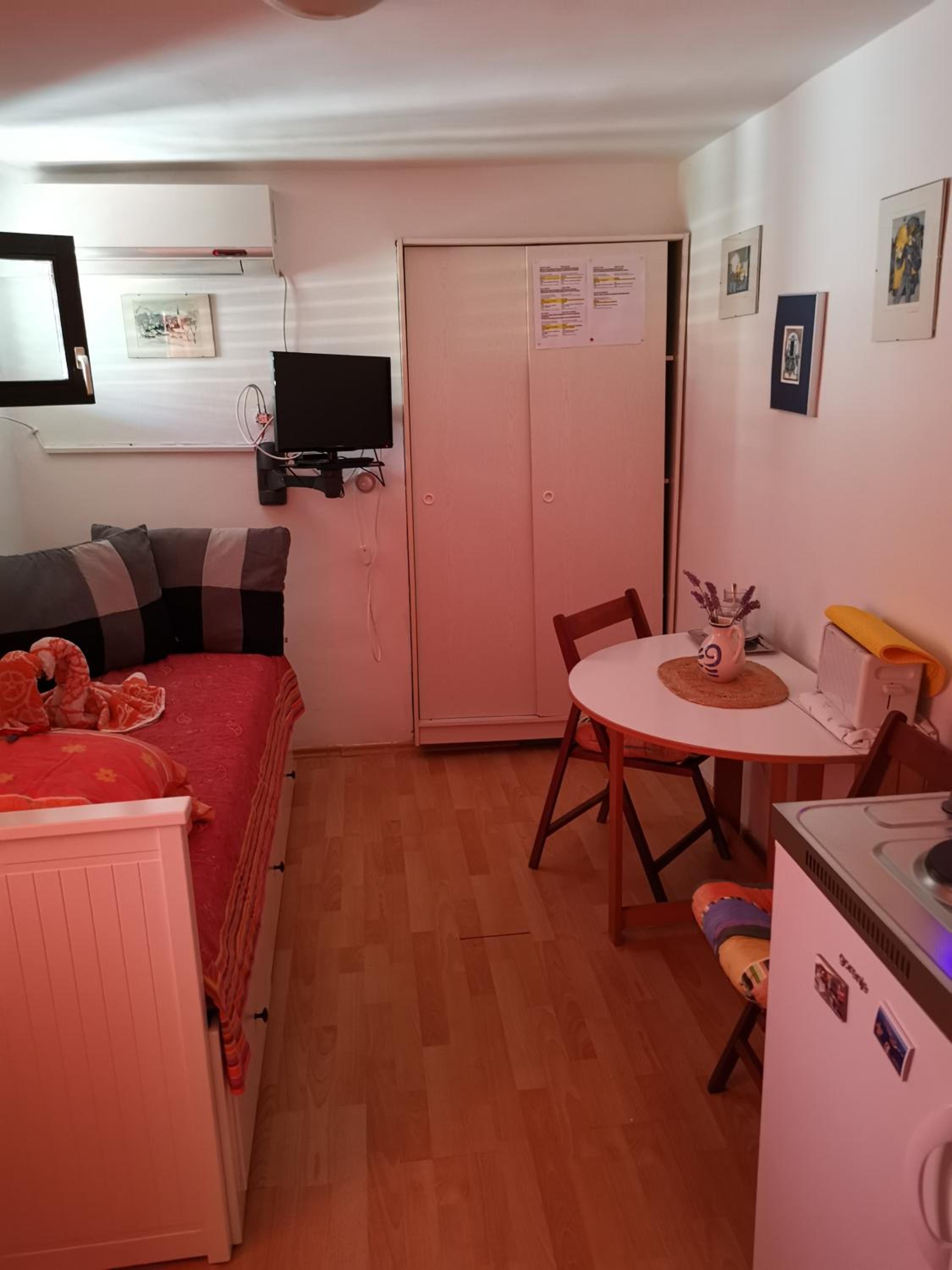 Studio - Annex