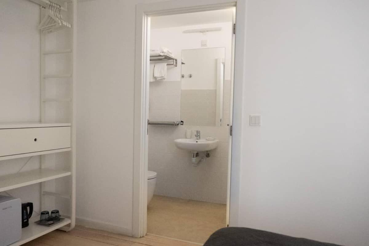 Double Room with City View - Photo 6