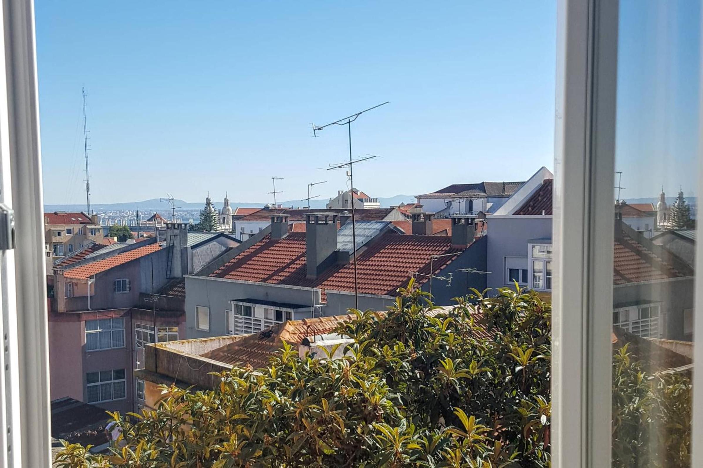Double Room with City View - Photo 5