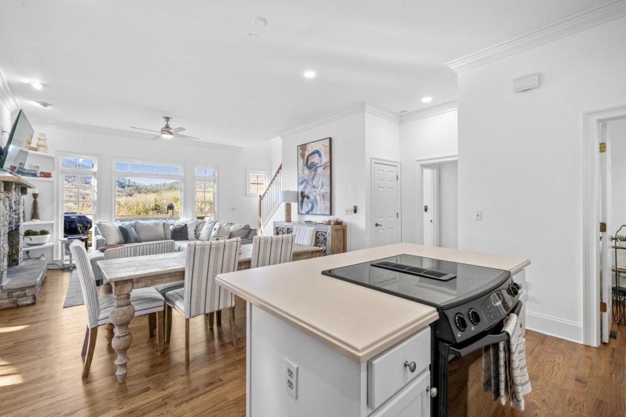 Five-Bedroom House photo 3
