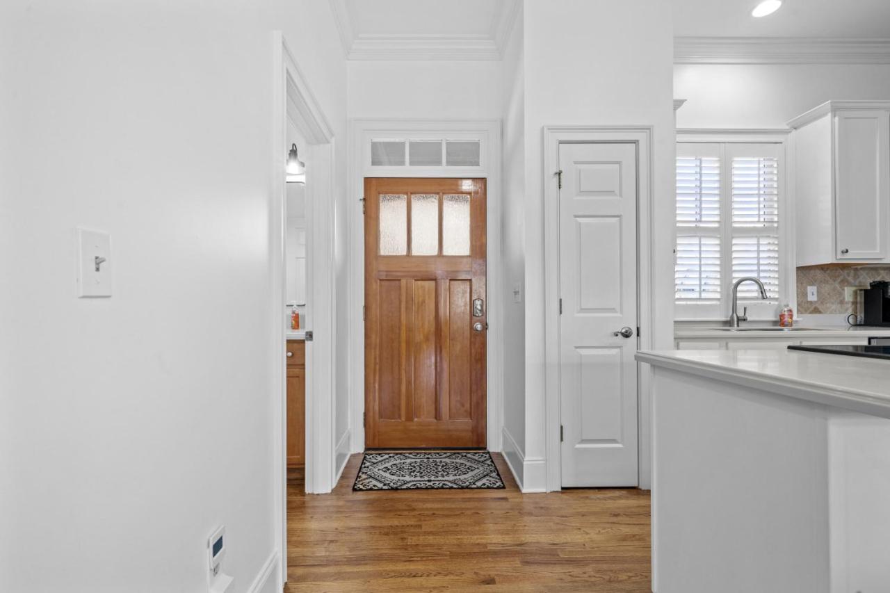 Five-Bedroom House photo 1
