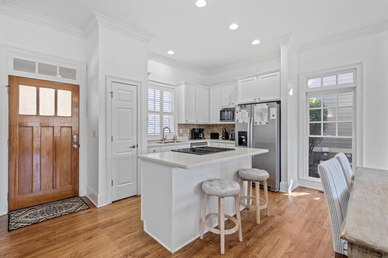 Five-Bedroom House photo 2