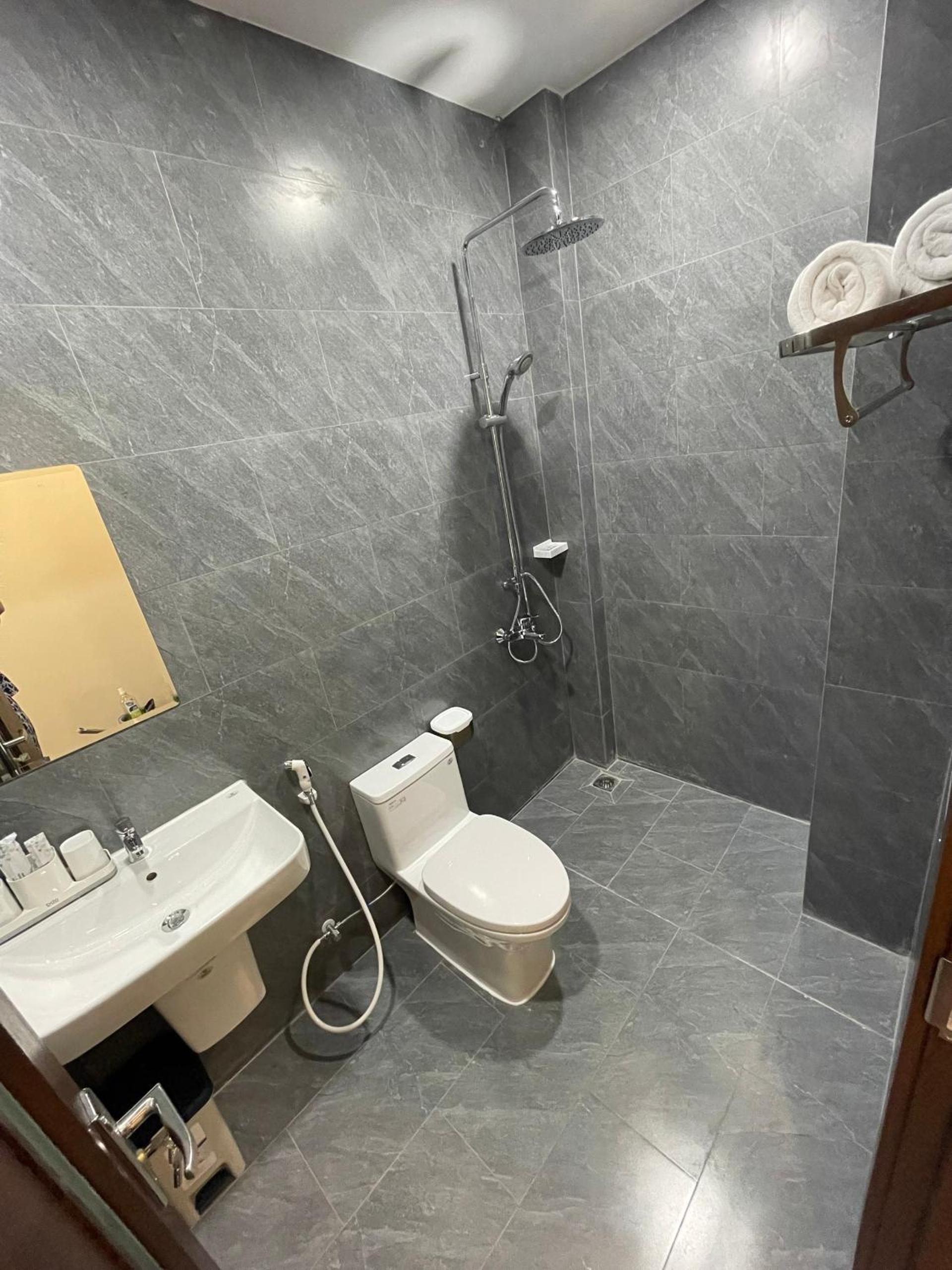 Quadruple Room with Private Bathroom - Photo 5