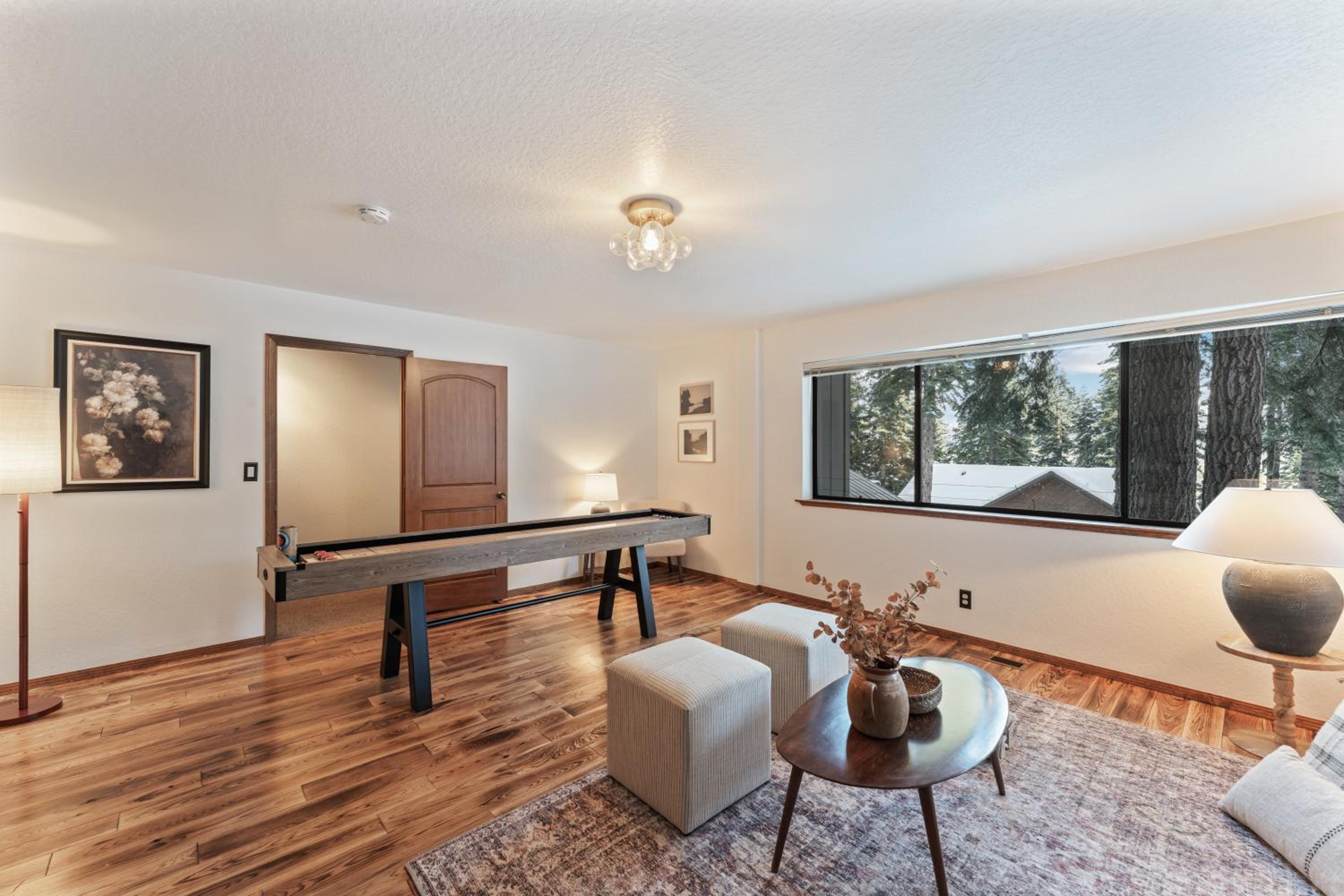 Five-Bedroom House photo 1