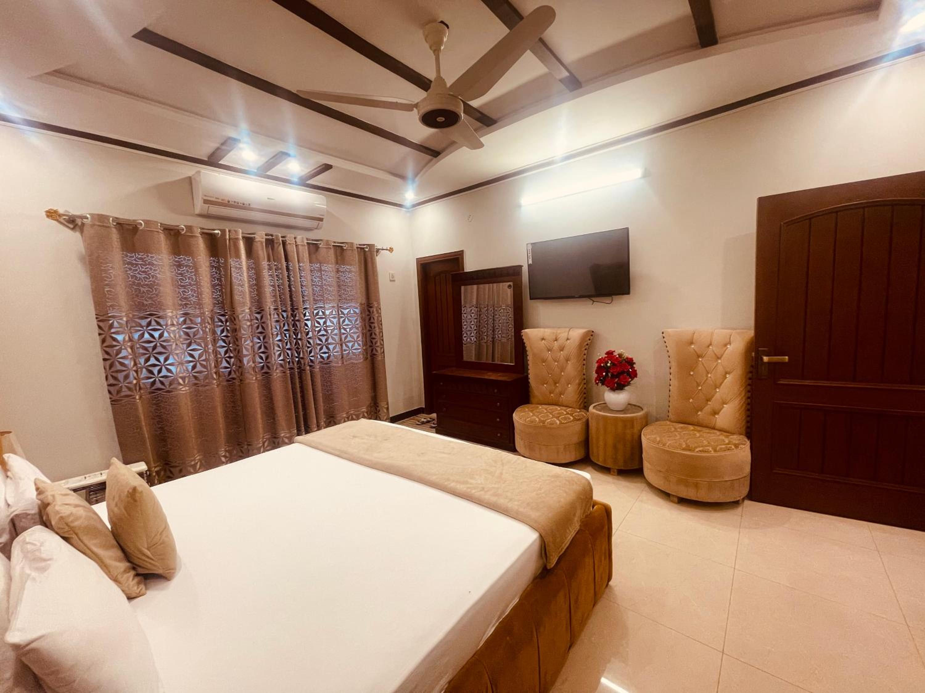 King Room with Balcony photo 2