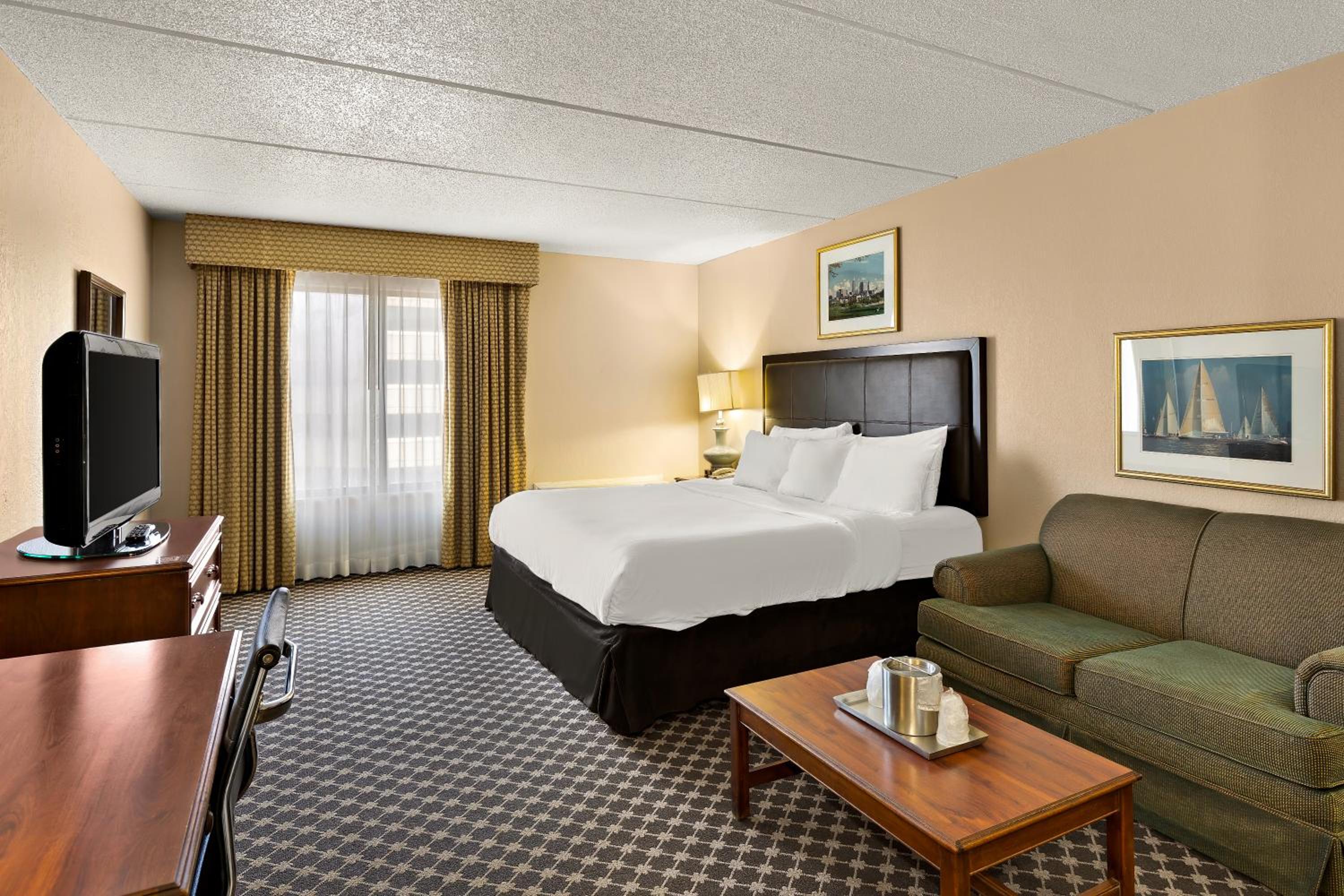 1 King Bed Non Smoking