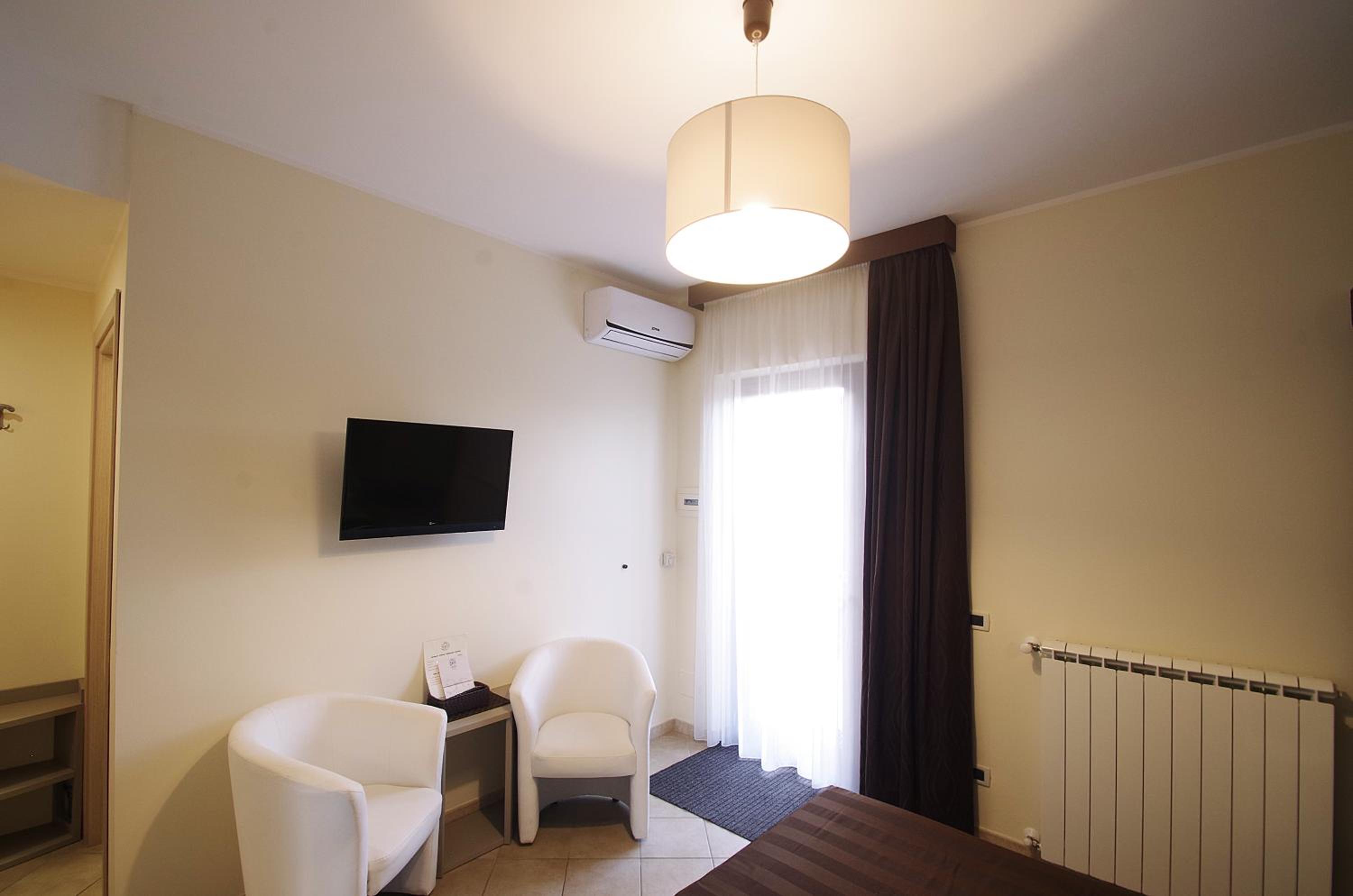 Standard Double Room photo 2