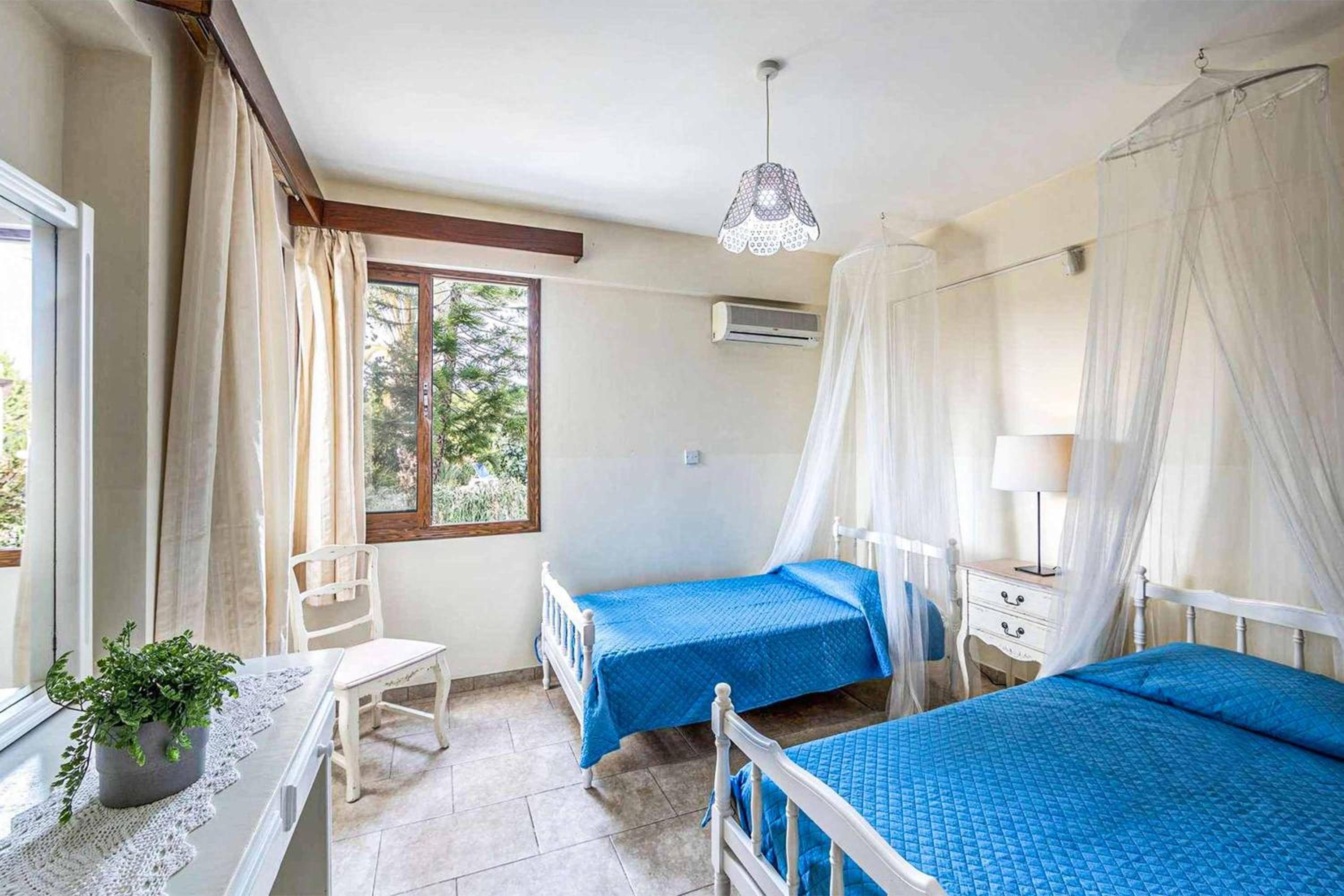Villa photo 2